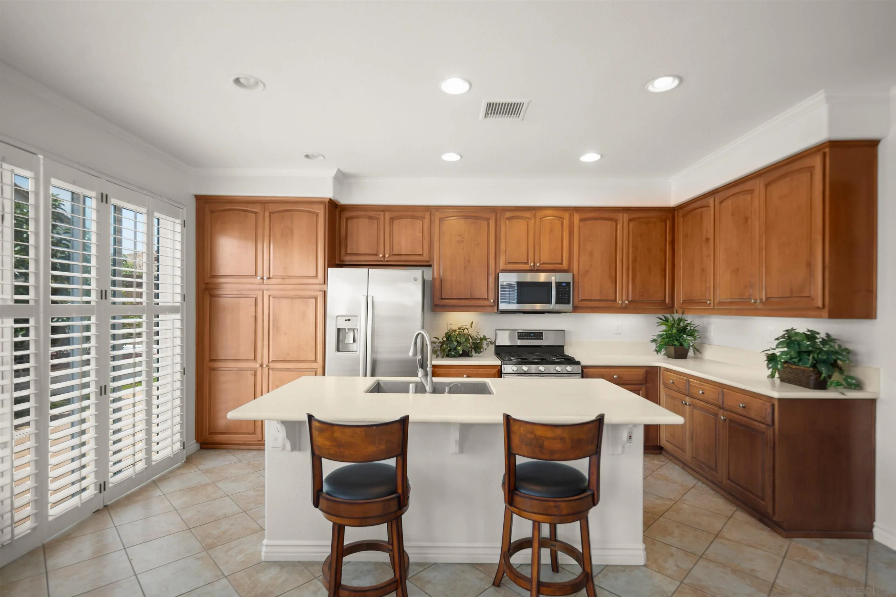 https://cdn.realtyfeed.com/cdn/127/250033785/d5f9ff0539207613cc867c0f50d5a1c5.webp