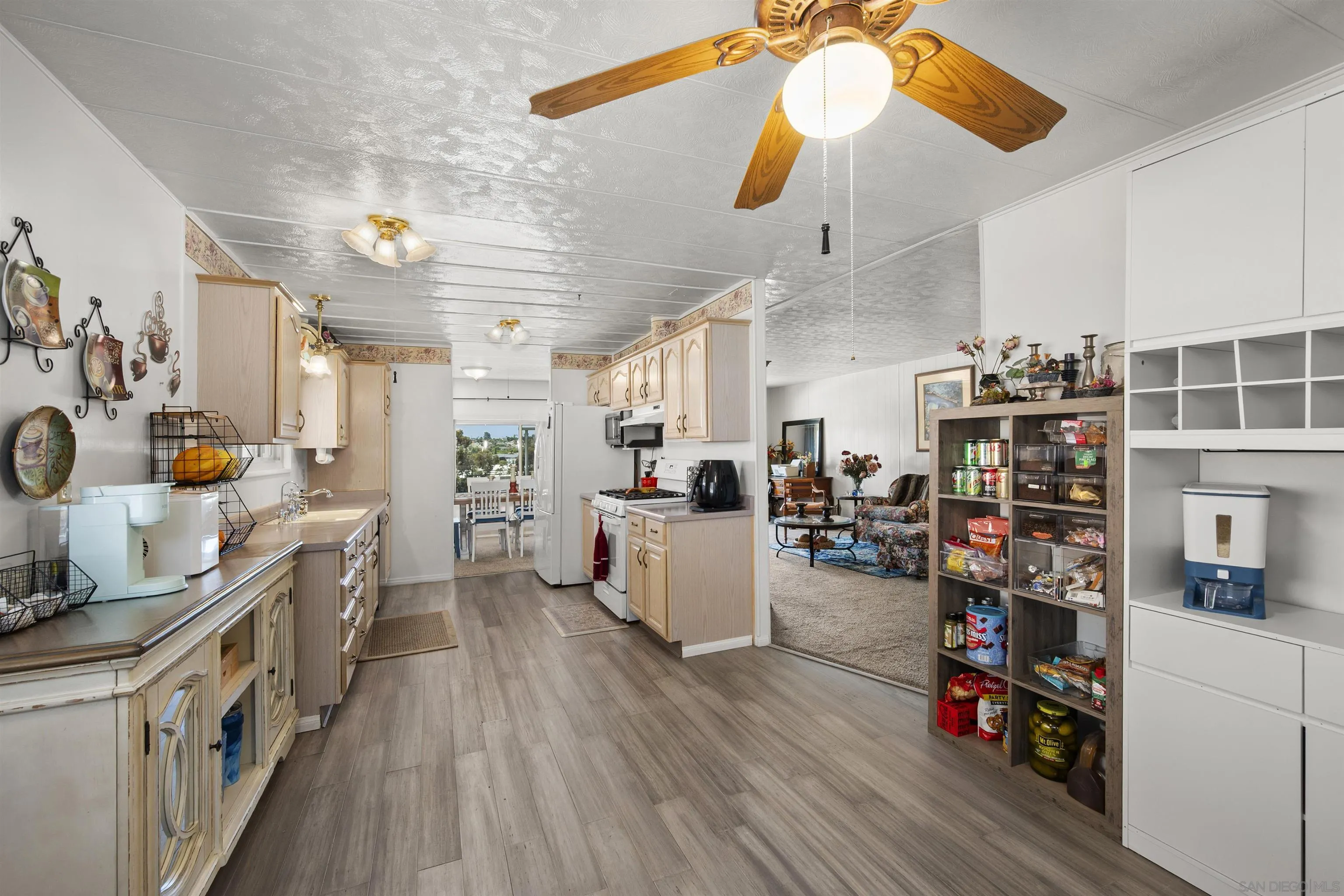 https://cdn.realtyfeed.com/cdn/127/250033797/0188d7c2d8494bc45801440e3eb5f538.webp