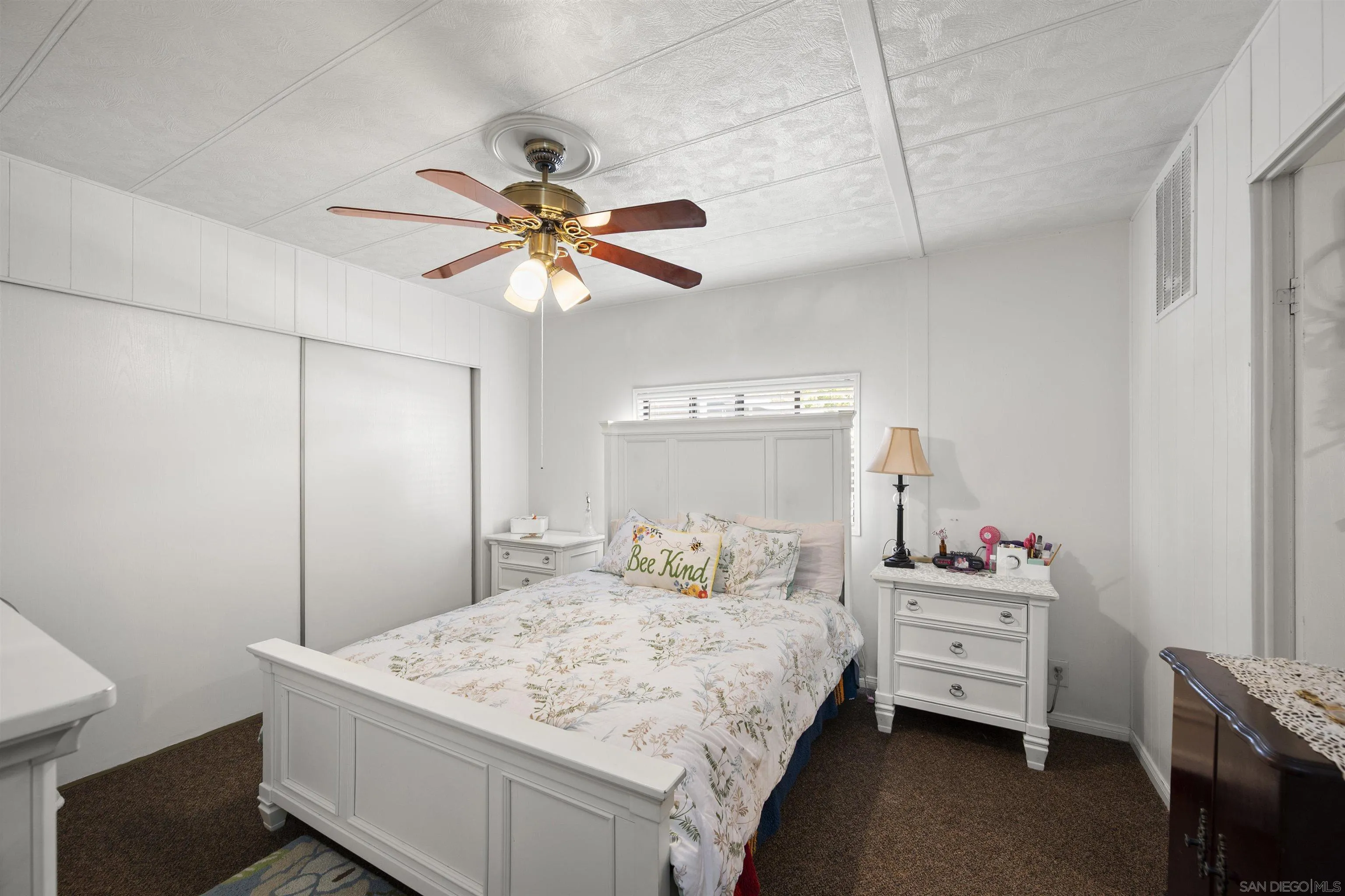 https://cdn.realtyfeed.com/cdn/127/250033797/81f18179945d7634625d91b22bca3a69.webp