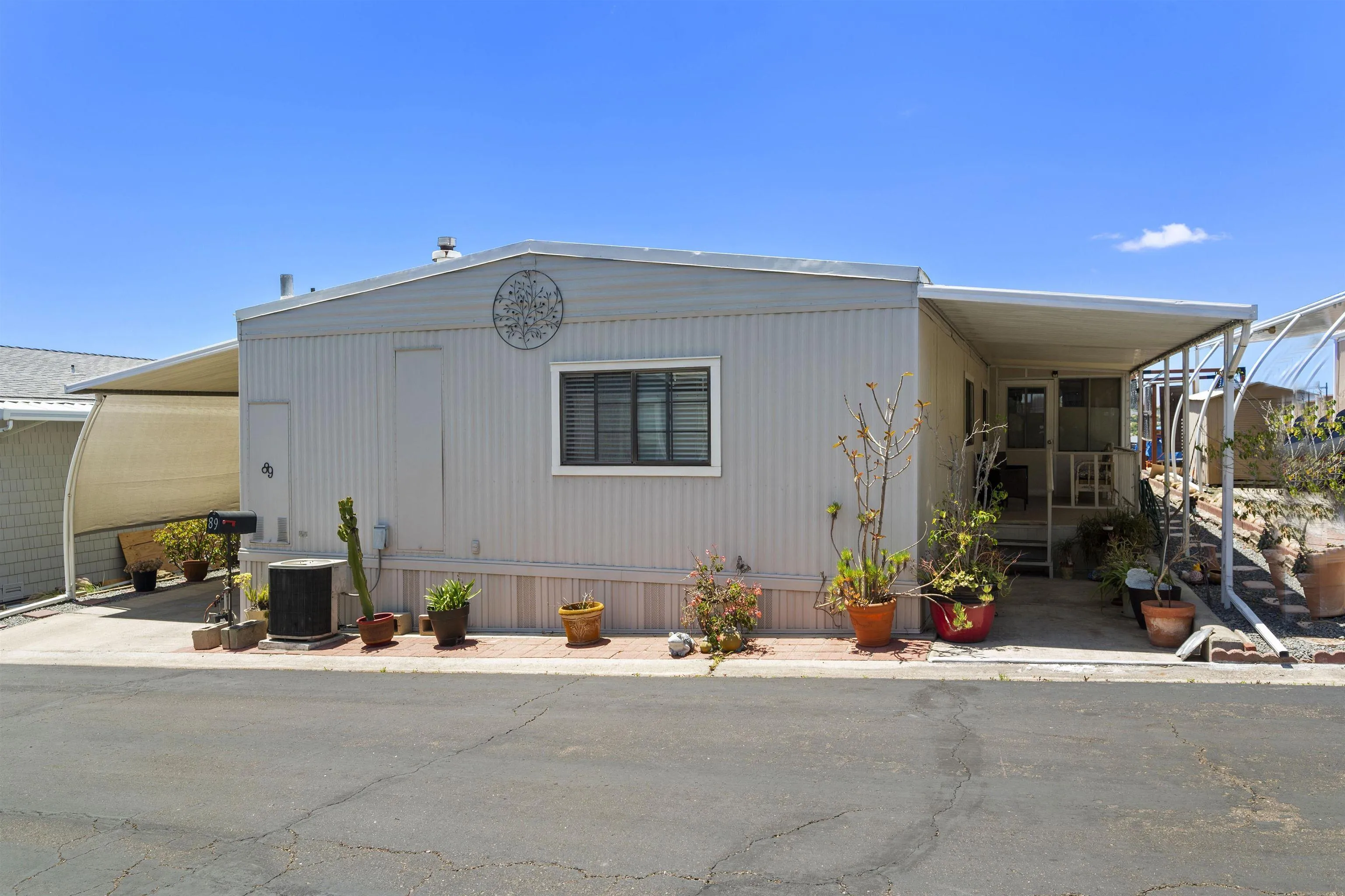 https://cdn.realtyfeed.com/cdn/127/250033797/c474faebf828cbe5adddf92fd307aef9.webp