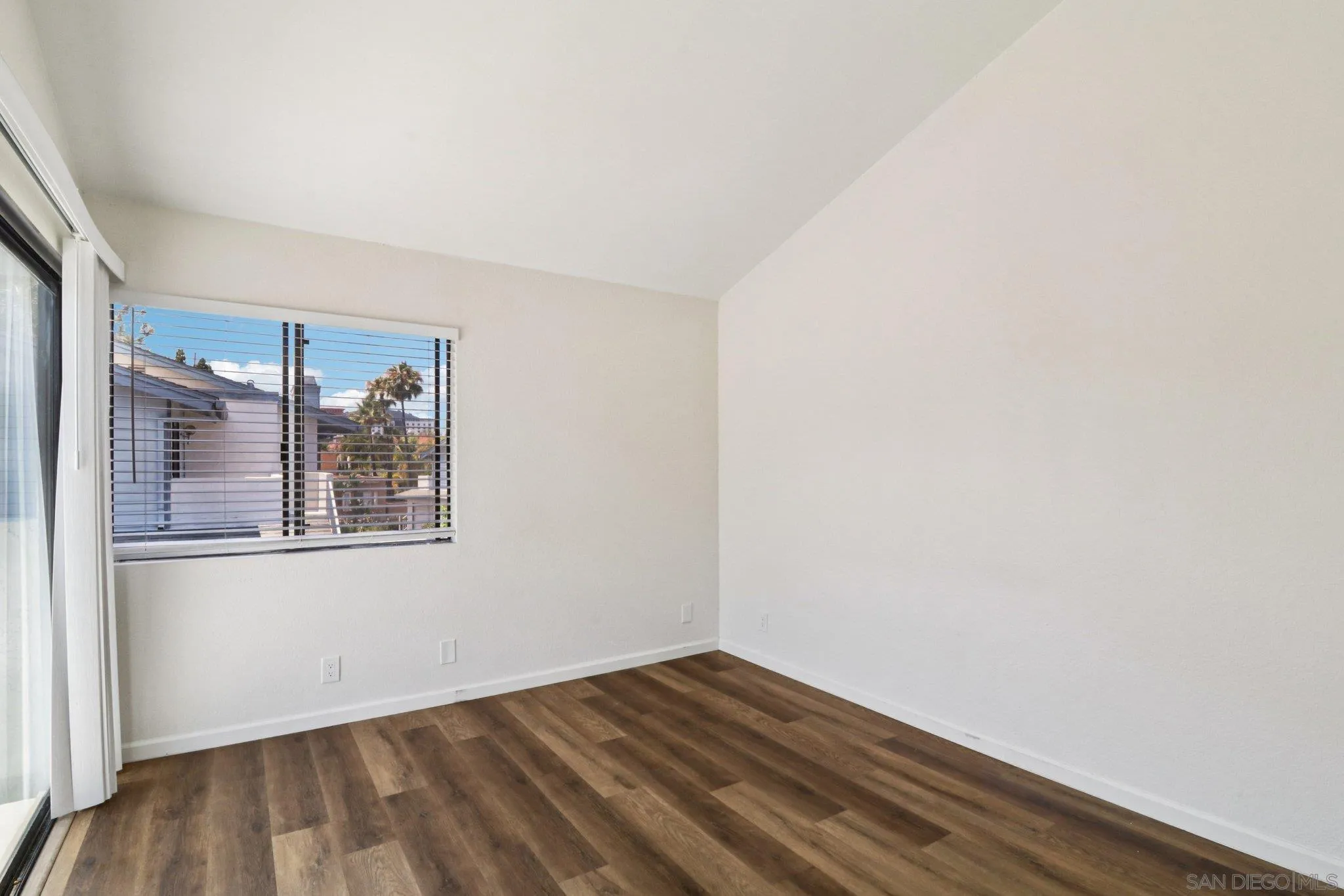 Photo #27: 250033801 Listing: Photo #27
