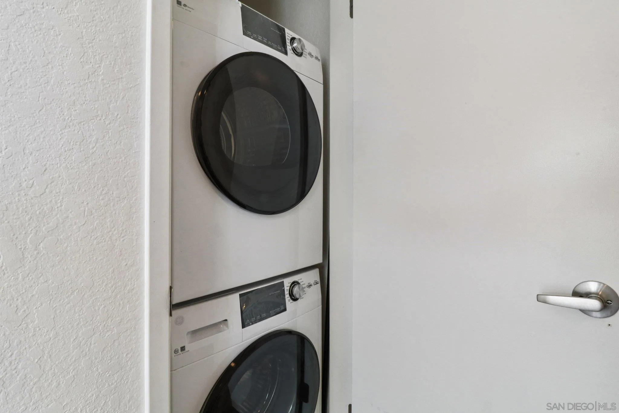 https://cdn.realtyfeed.com/cdn/127/250033801/701a789c5f50045a4fc0d4b08b5d4ddd.webp