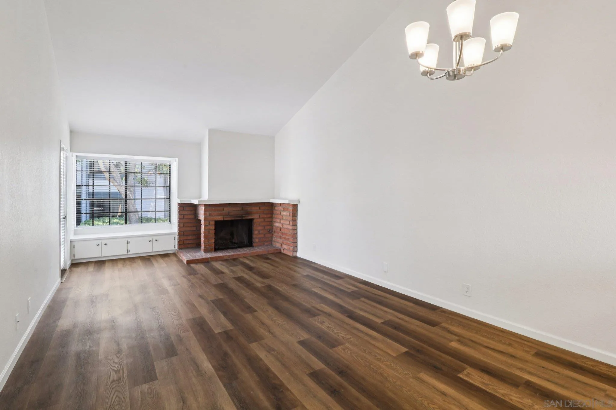 Photo #11: 250033801 Listing: Photo #11