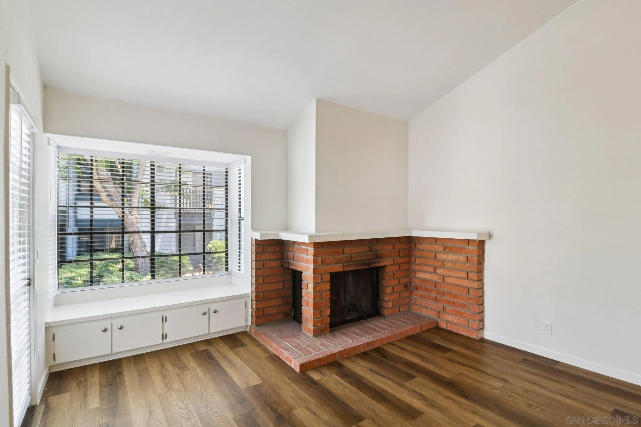 Photo #14: 250033801 Listing: Photo #14