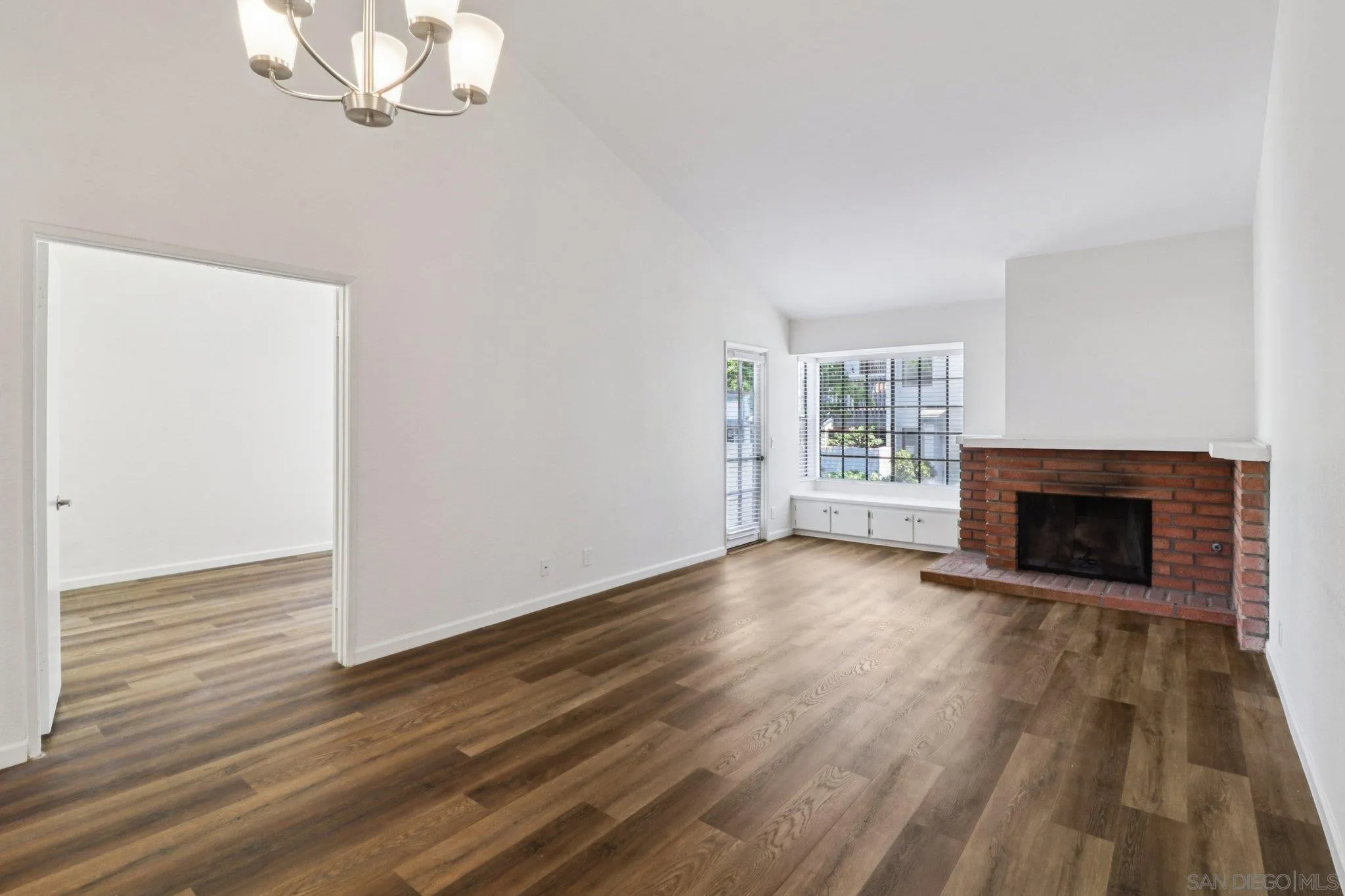 Photo #12: 250033801 Listing: Photo #12