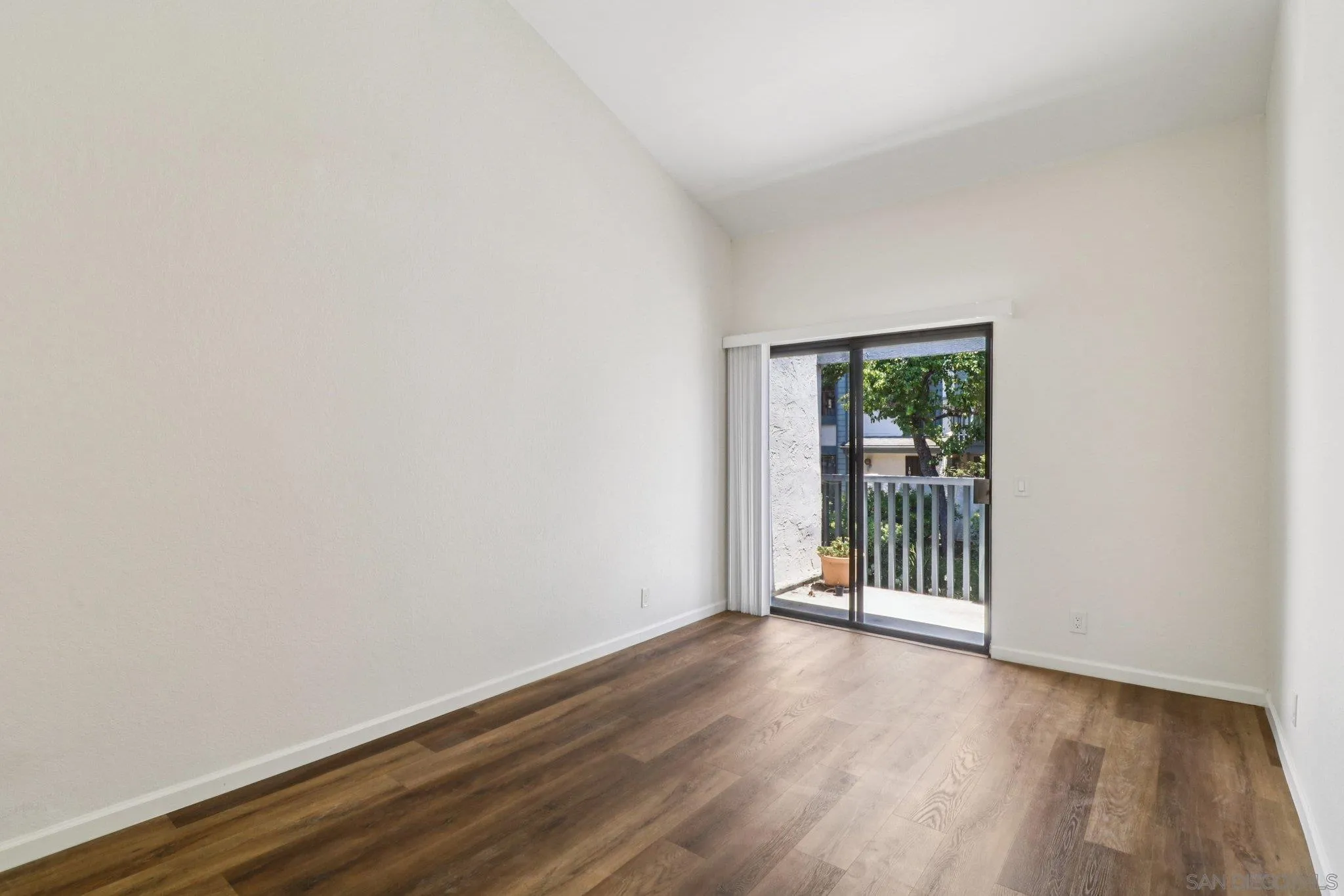 https://cdn.realtyfeed.com/cdn/127/250033801/f92e9fdf2802619063aa3d1a38a692eb.webp