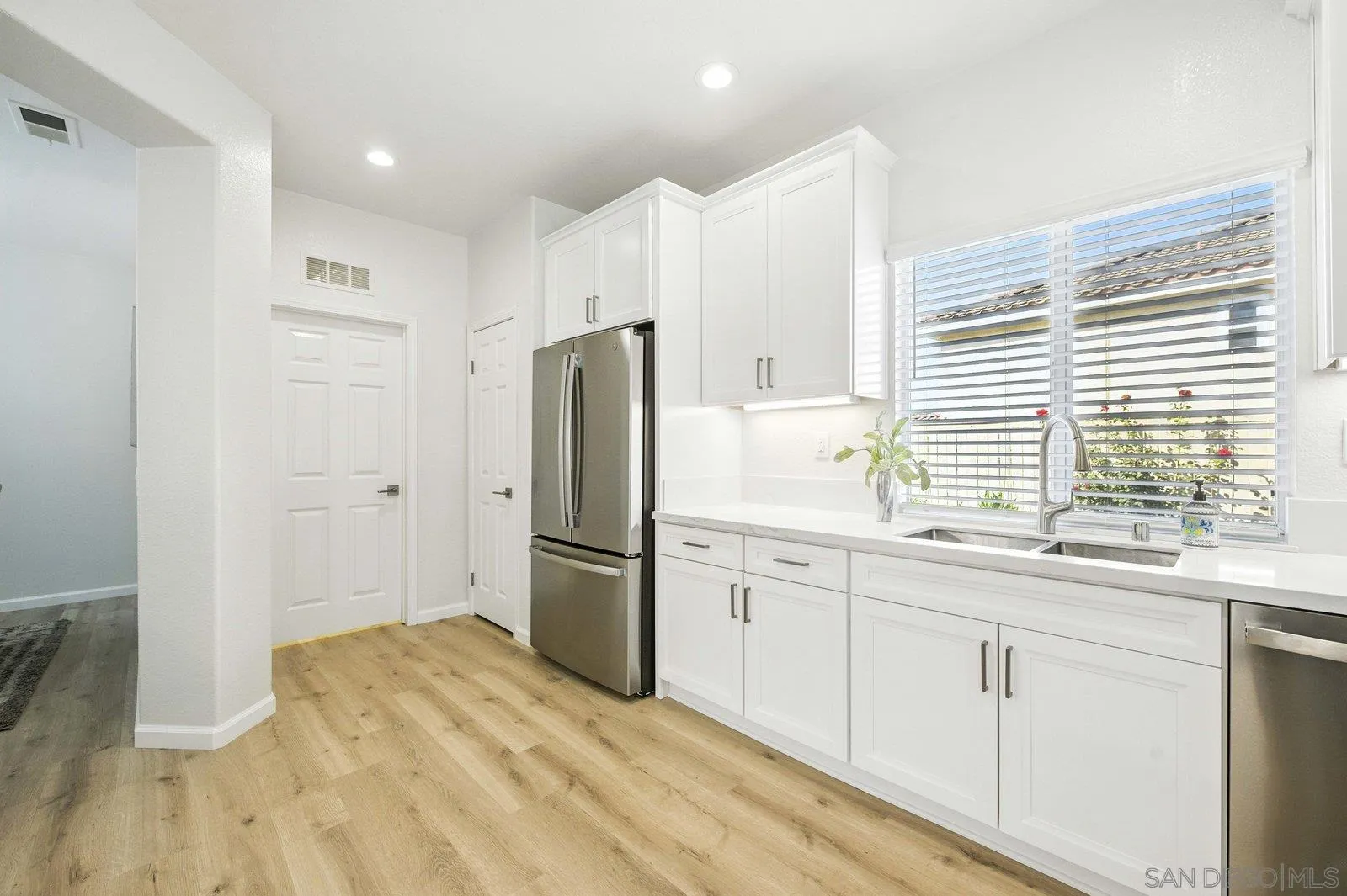 https://cdn.realtyfeed.com/cdn/127/250033807/9cbb7f43e8b443dbd241ad8f8ca3f043.webp