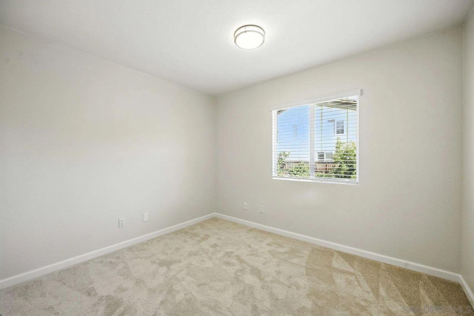 https://cdn.realtyfeed.com/cdn/127/250033807/b3debed7b04634d3c9c97c7272df156f.webp