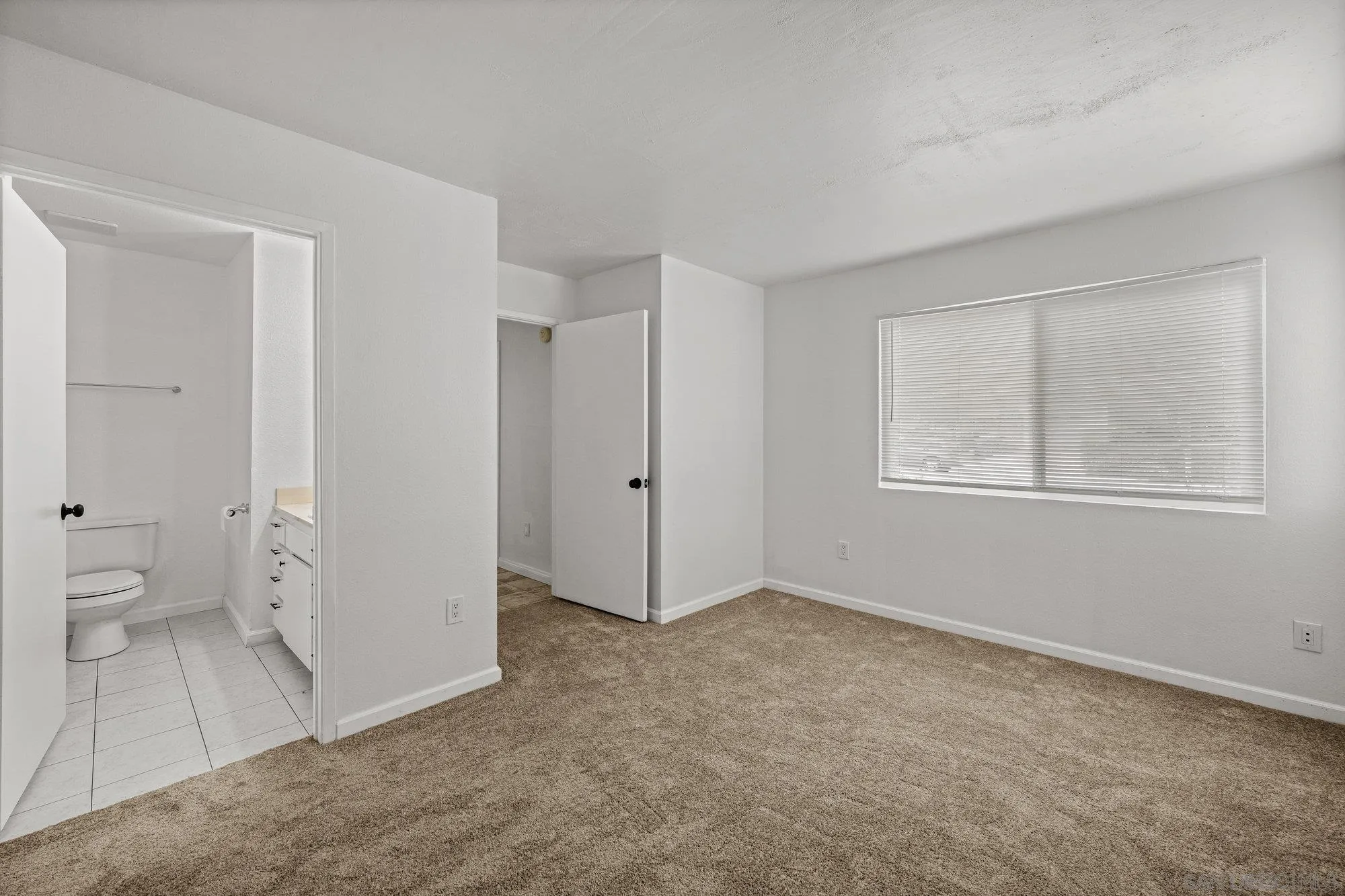 https://cdn.realtyfeed.com/cdn/127/250033813/792295be1a6dc1ac8a2e518b1c224eee.webp