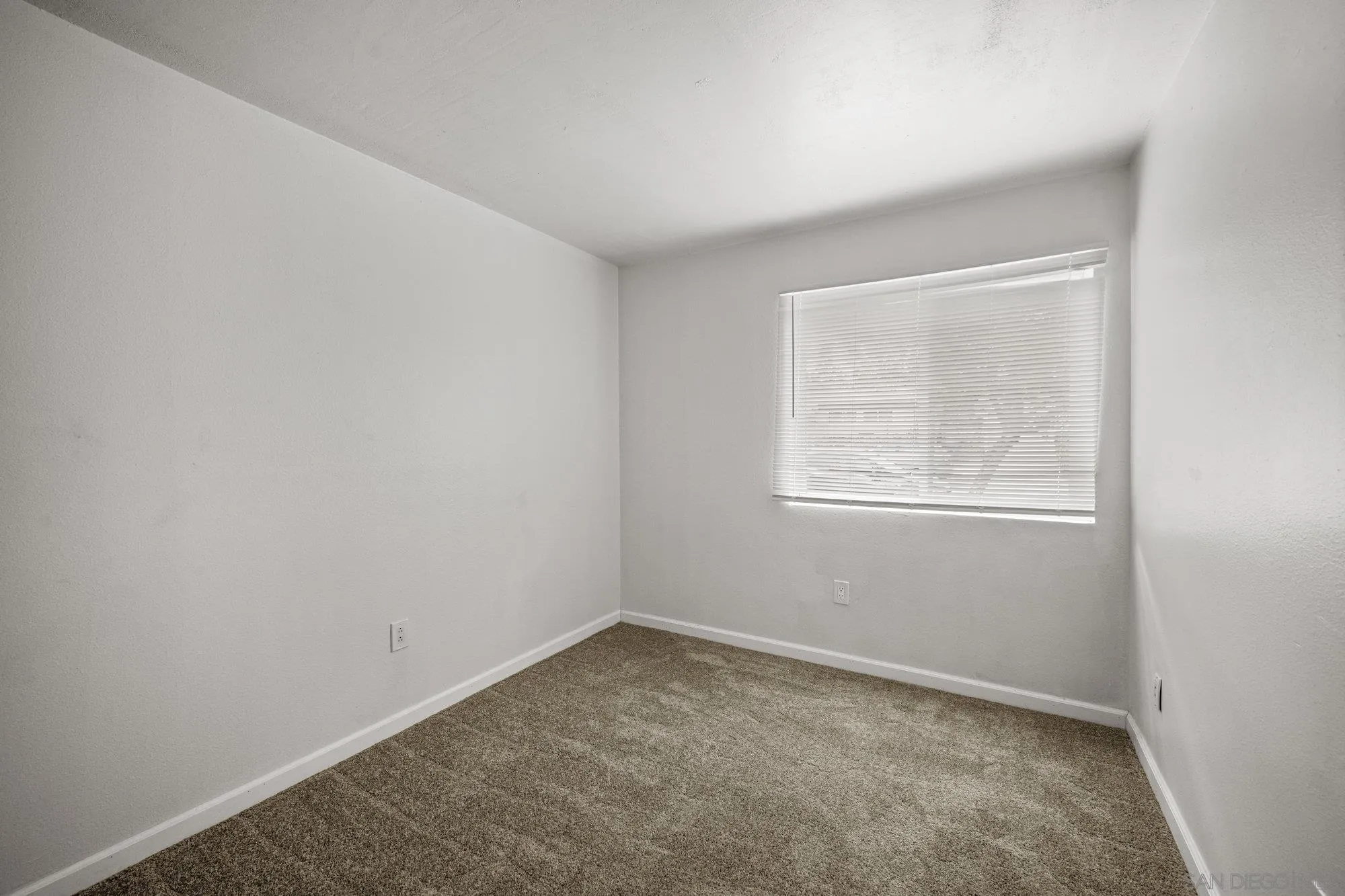 https://cdn.realtyfeed.com/cdn/127/250033813/e1c2de921c4680039ac76f40cc72ed8b.webp
