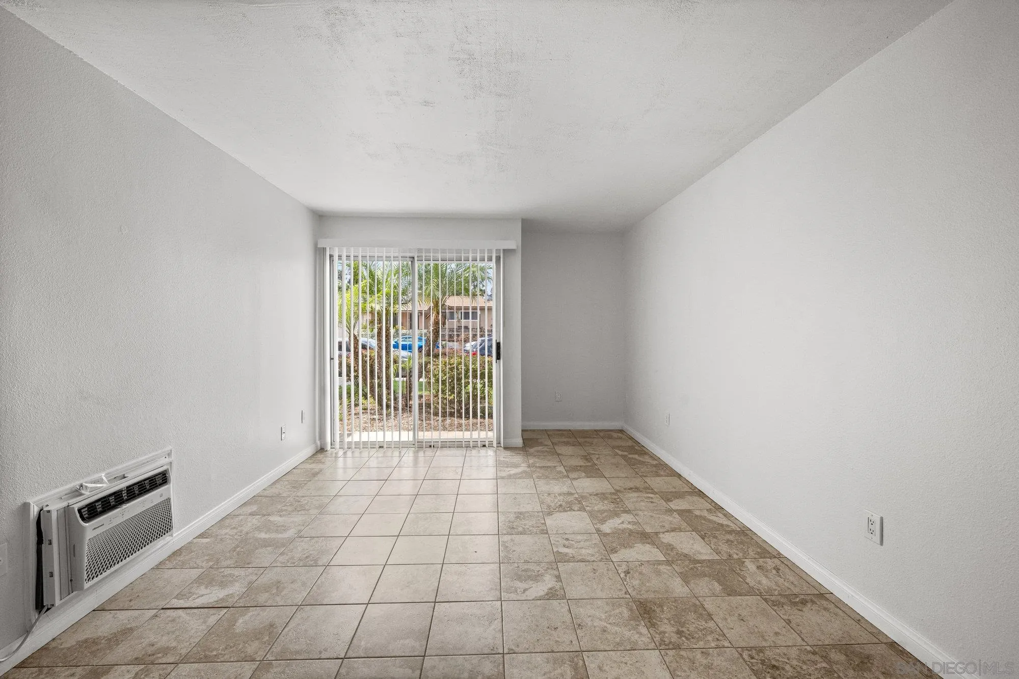 Photo #2: 250033813 Listing 