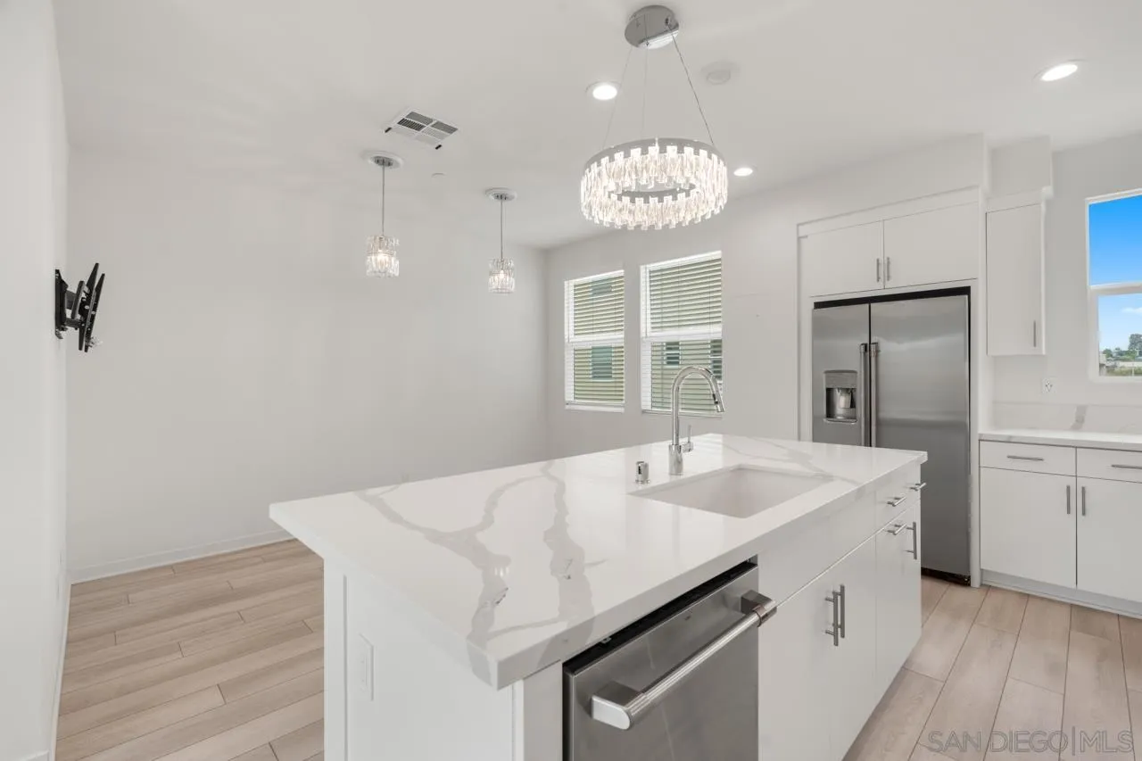 Photo #3: 250033822 Listing 