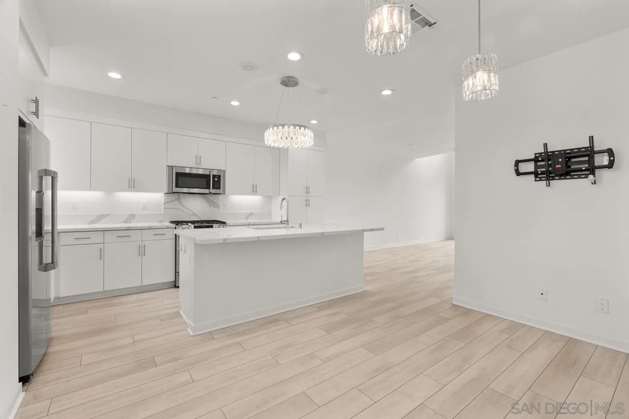 Photo #8: 250033822 Listing: Photo #8