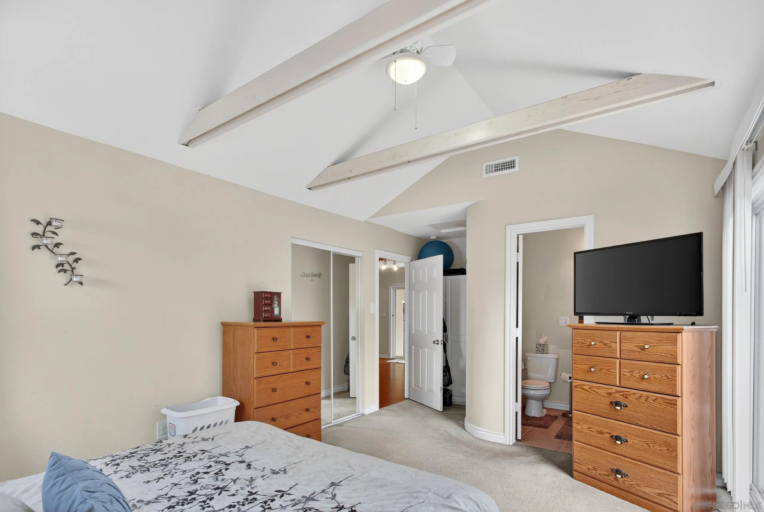 https://cdn.realtyfeed.com/cdn/127/250033830/1cf2e8630cc40f590d9d7650a0aee5c8.webp