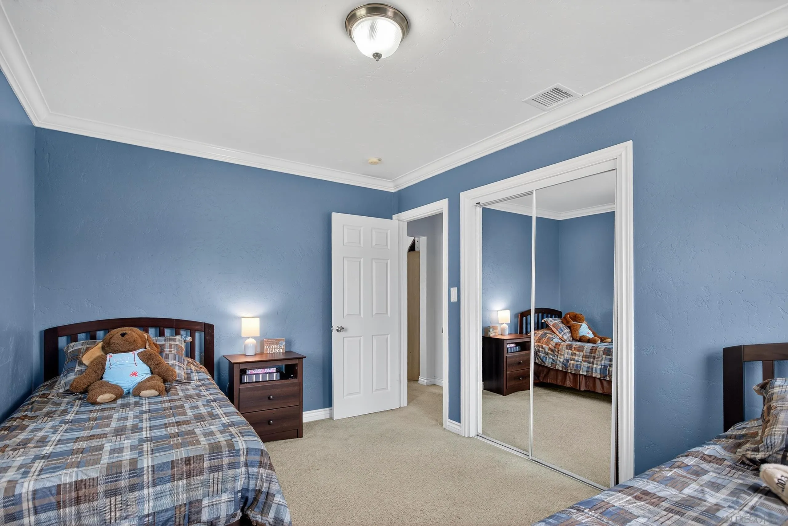 https://cdn.realtyfeed.com/cdn/127/250033830/8d057a65663bc935188ad6a7576e01e7.webp