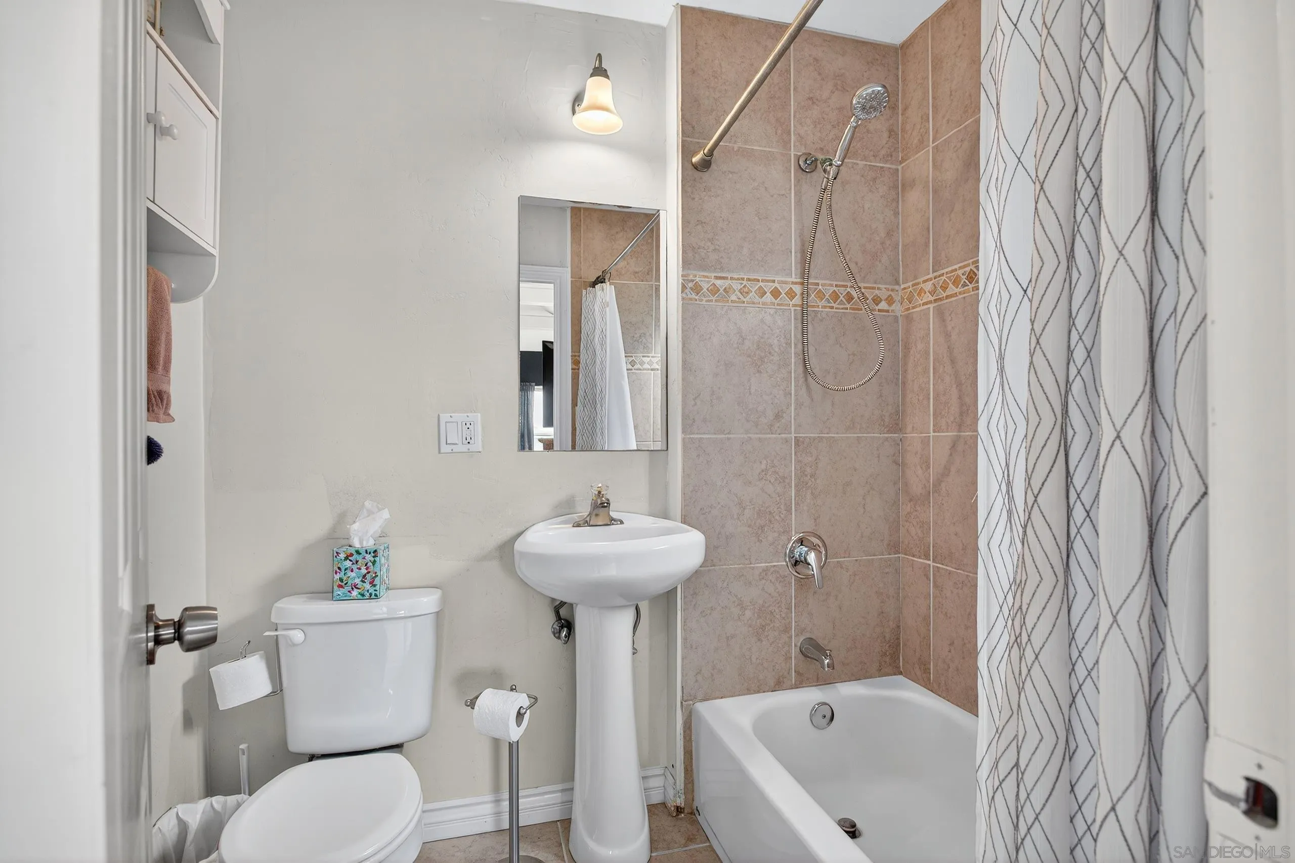 https://cdn.realtyfeed.com/cdn/127/250033830/a5758518941b2b4585277439c10383bd.webp