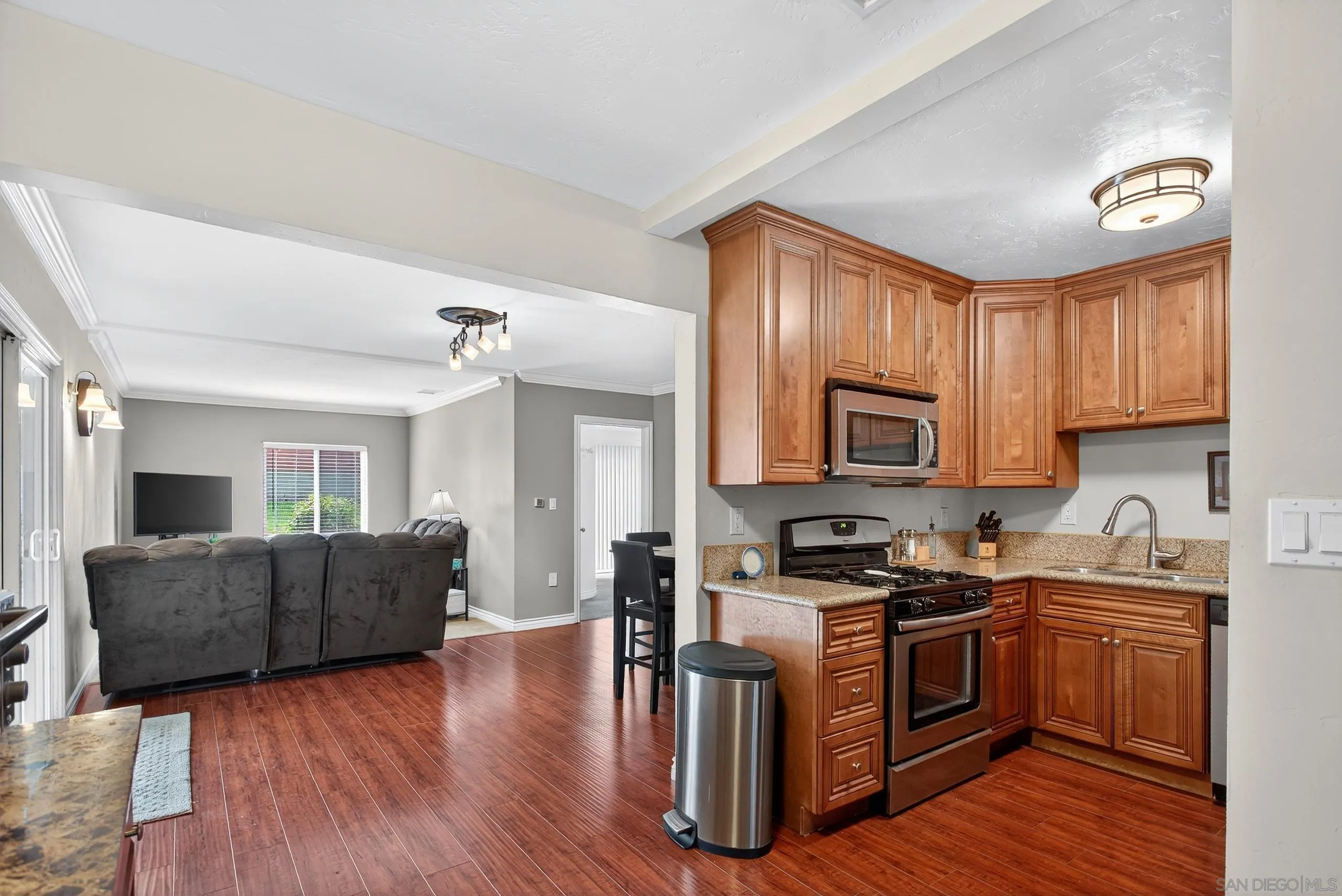 https://cdn.realtyfeed.com/cdn/127/250033830/aba81a7b564b47bed5d9fa2373afb66a.webp
