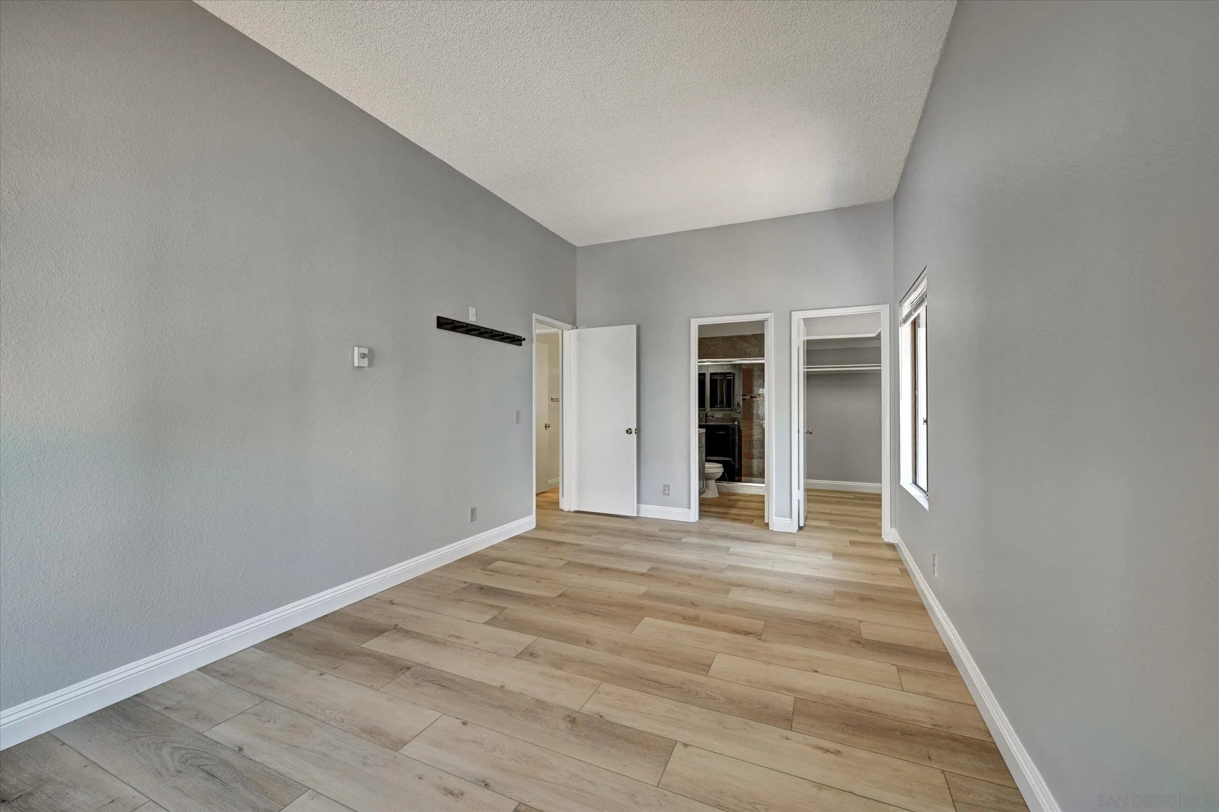 Photo #12: 250033835 Listing: Photo #12