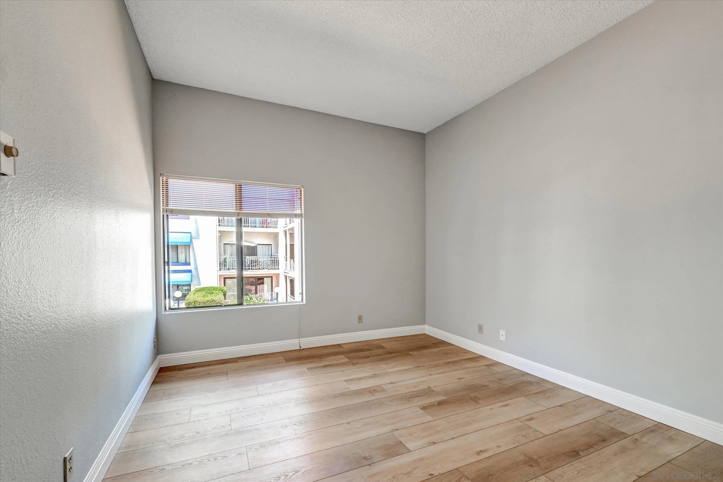 Photo #16: 250033835 Listing: Photo #16