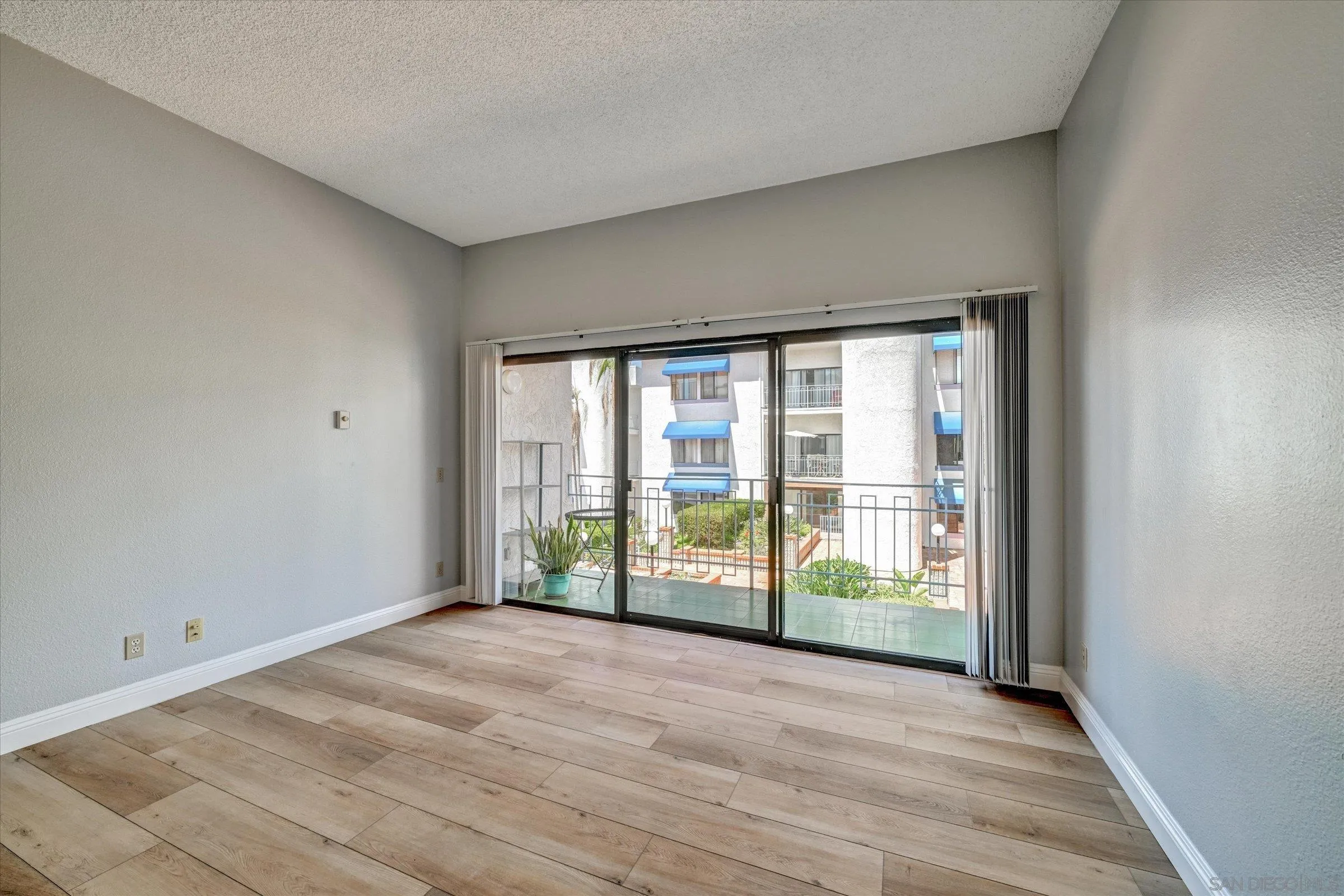 Photo #4: 250033835 Listing 