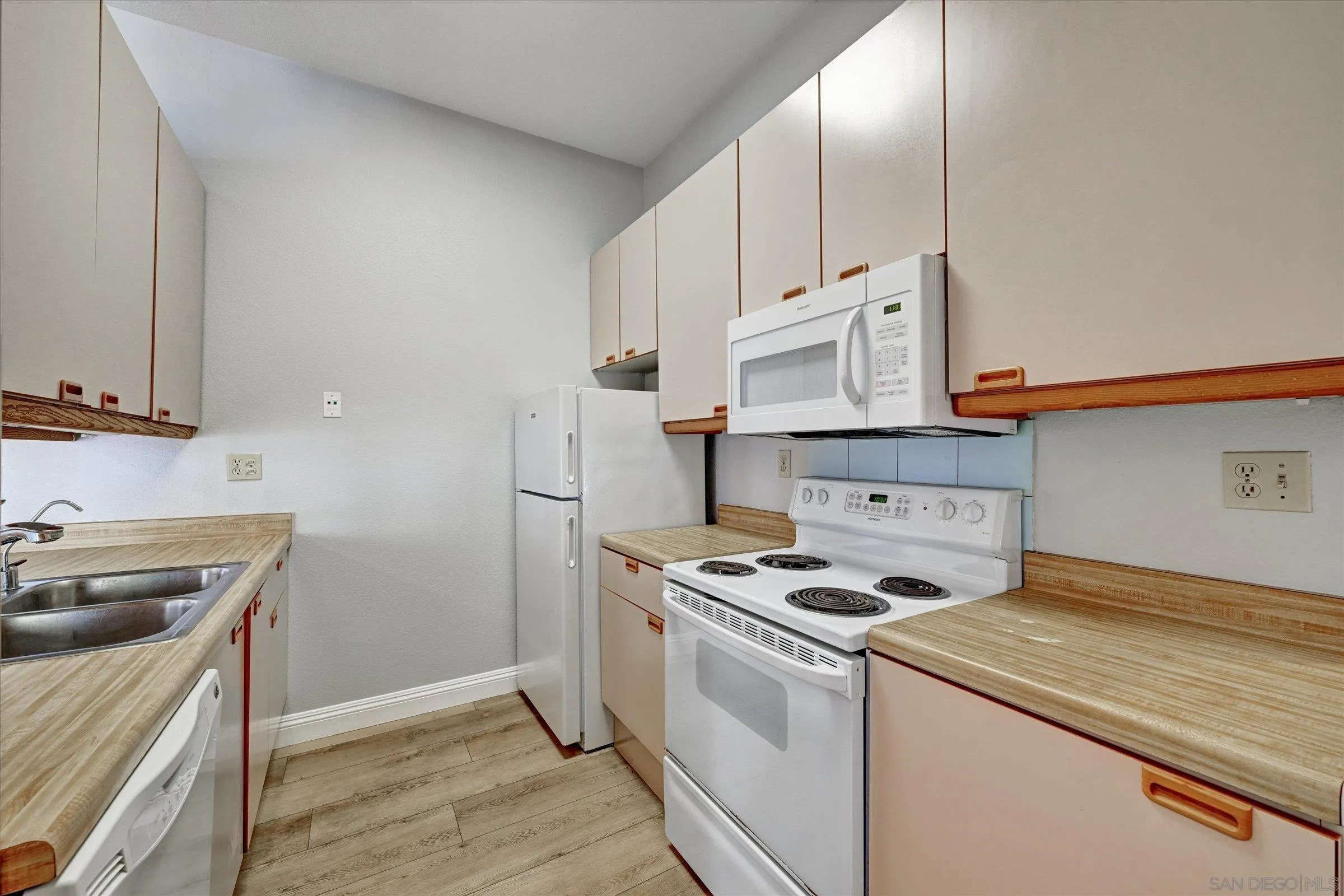 Photo #7: 250033835 Listing: Photo #7