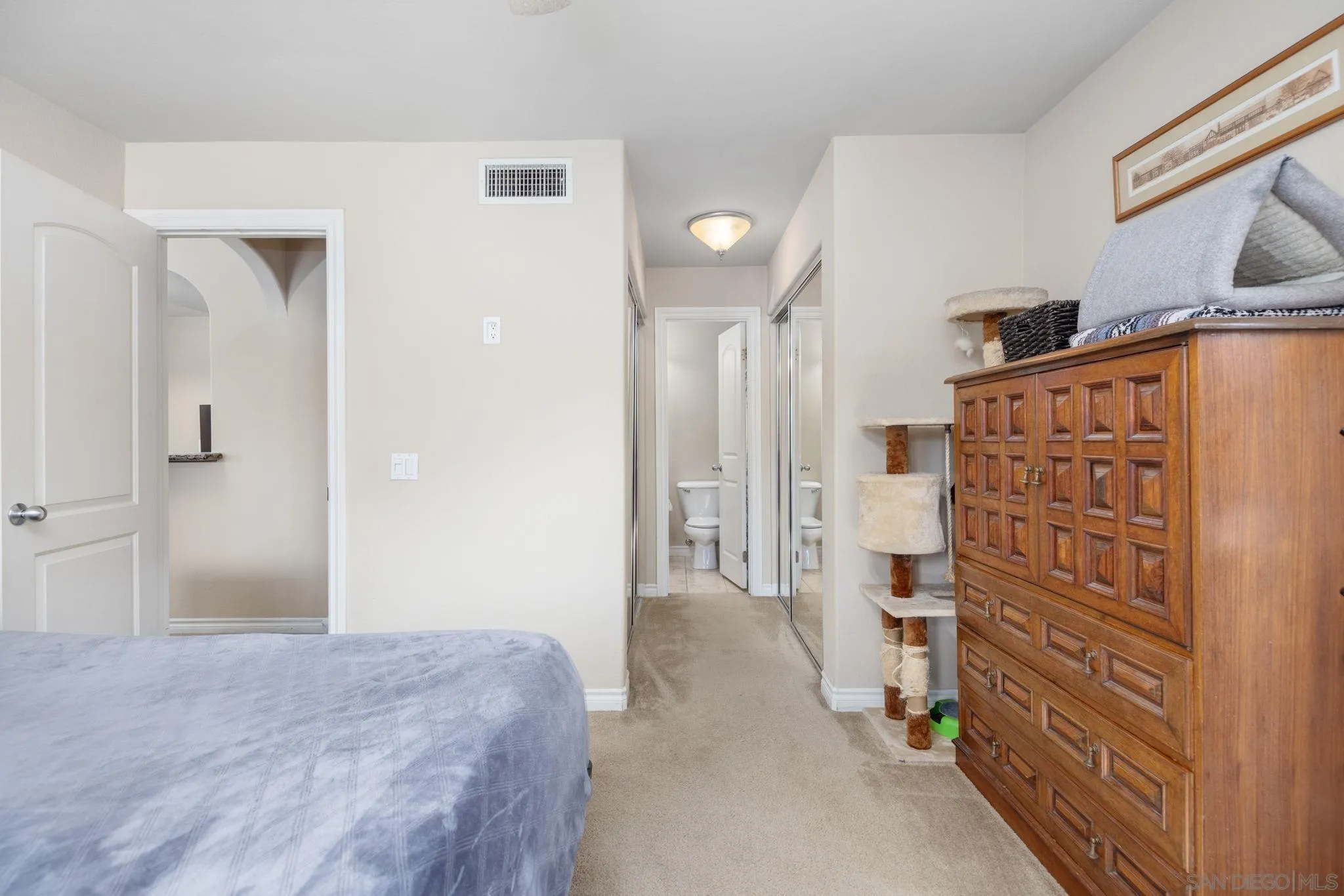 Photo #8: 250033845 Listing: Photo #8