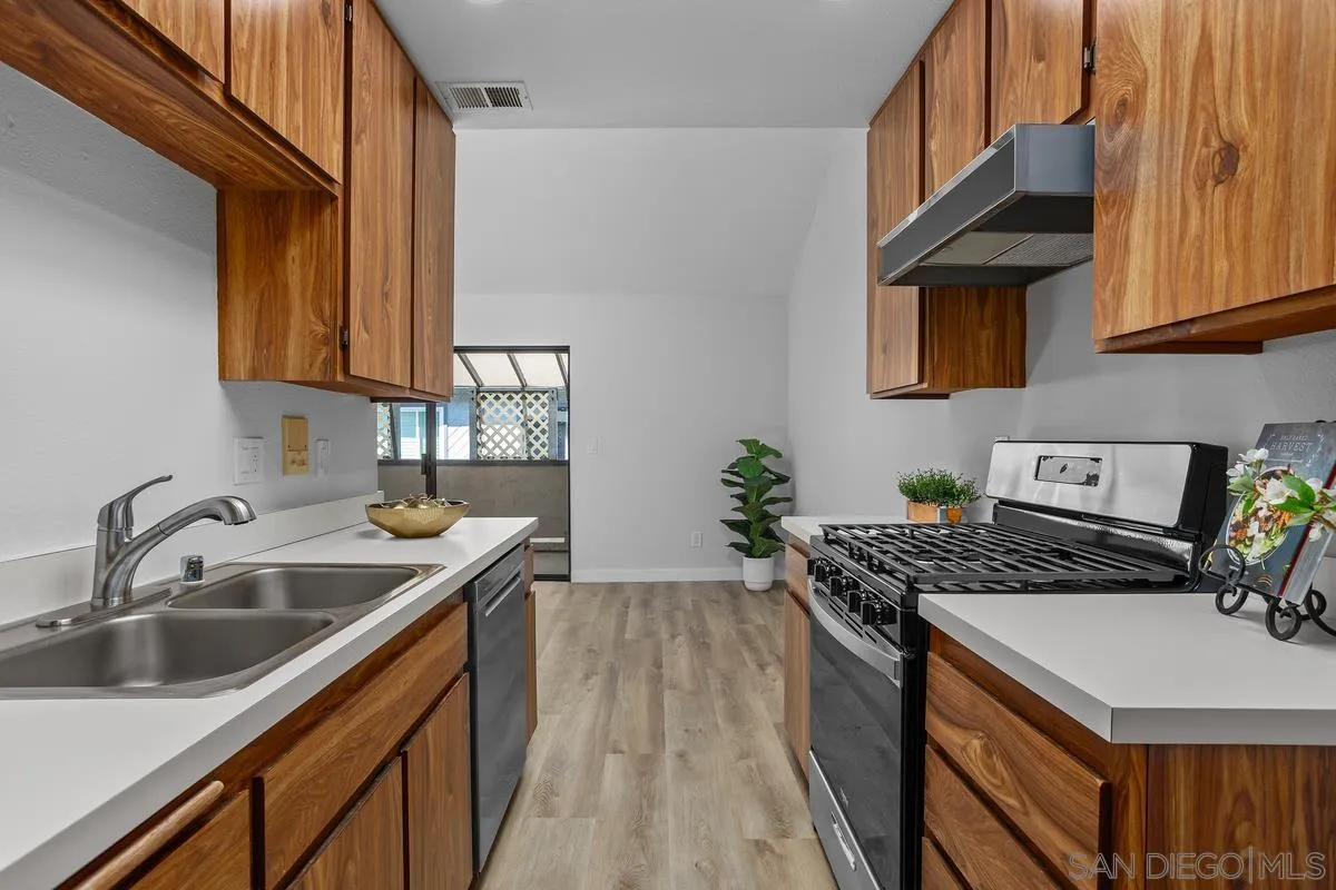 Photo #11: 250033851 Listing: Photo #11