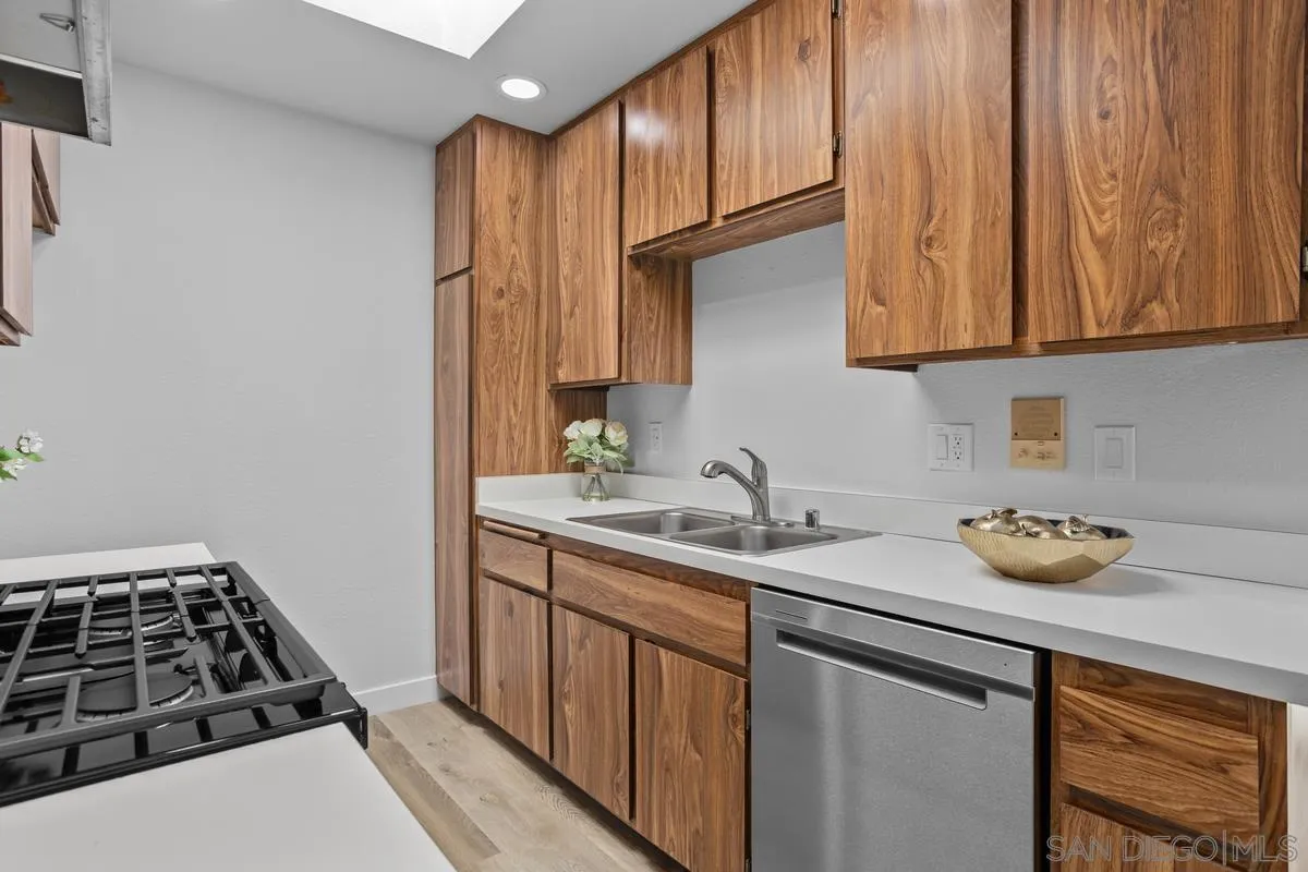 Photo #8: 250033851 Listing: Photo #8