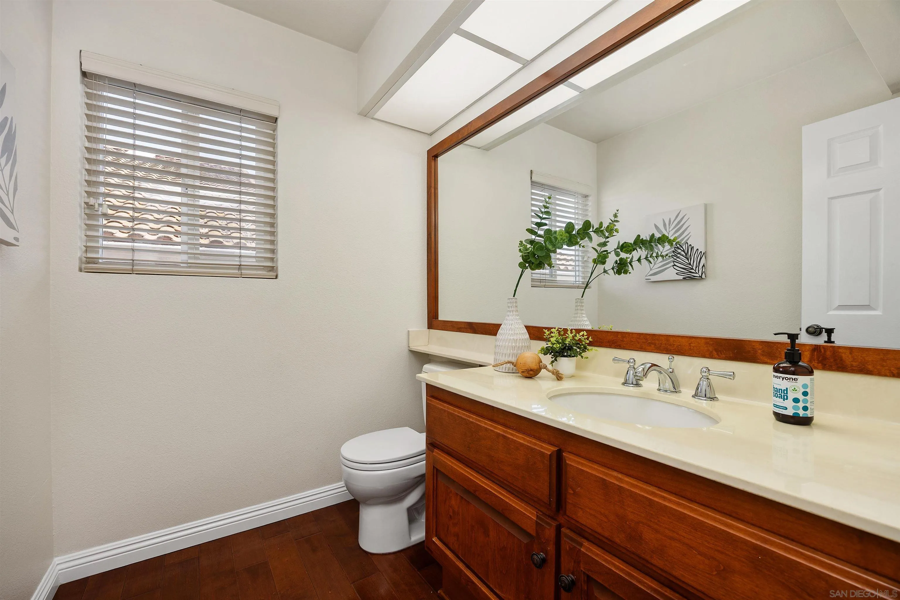 https://cdn.realtyfeed.com/cdn/127/250033859/7d4b062bcdf1e43fdcf08c29662e37c6.webp
