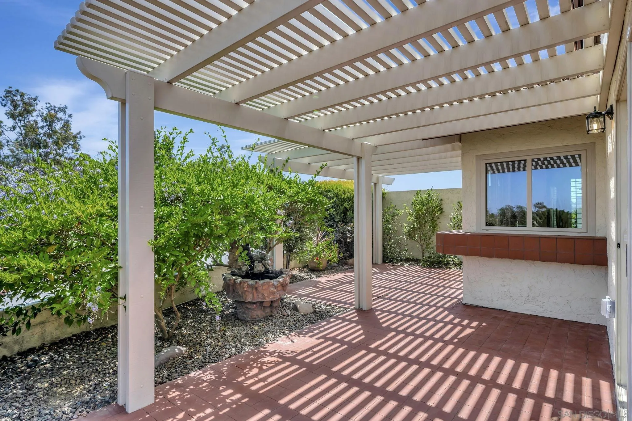 https://cdn.realtyfeed.com/cdn/127/250033865/006e2b959eb81423758c0d1db57efe5b.webp