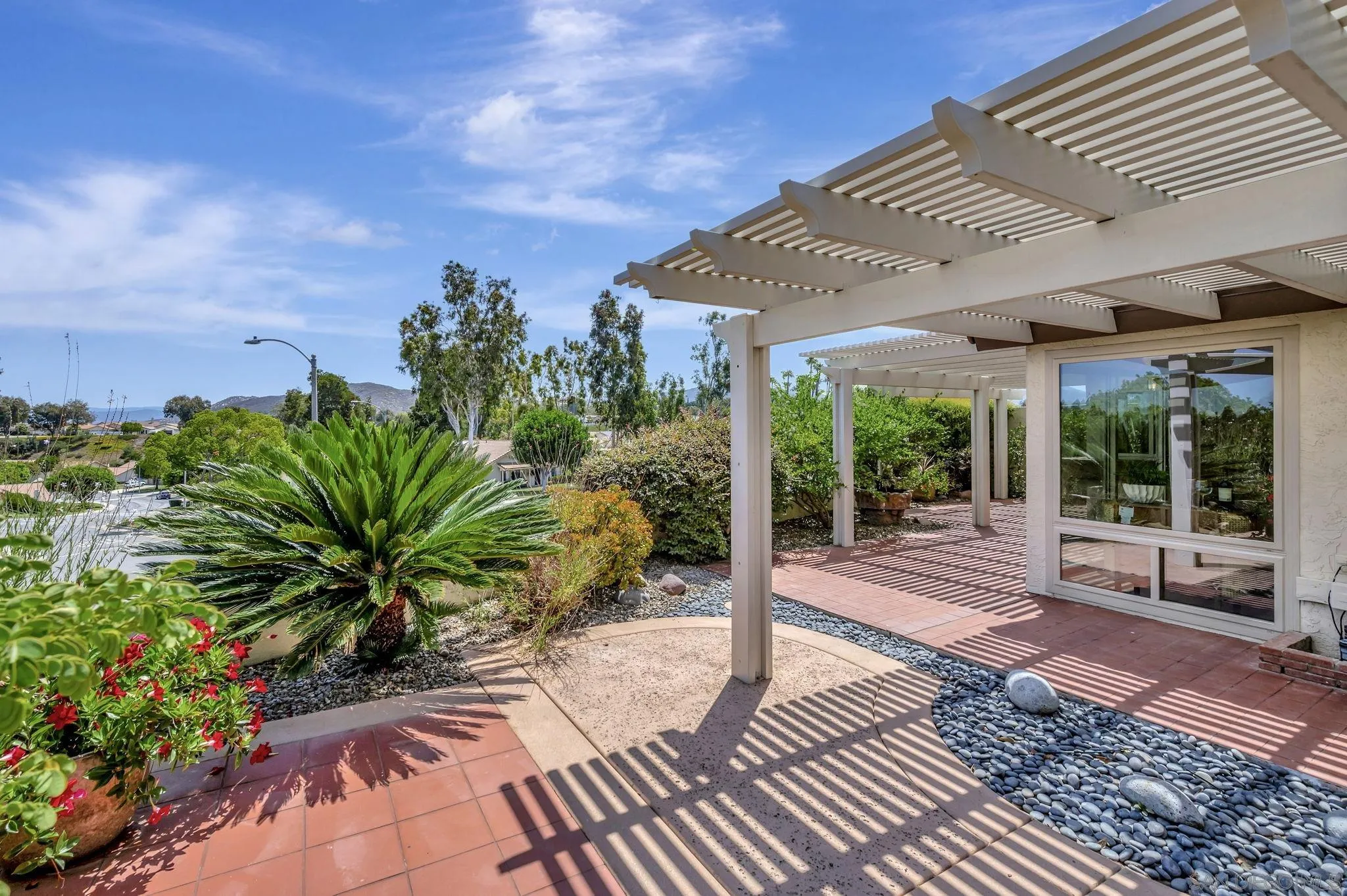 https://cdn.realtyfeed.com/cdn/127/250033865/02d03c32134d780e7d014531f6079a27.webp