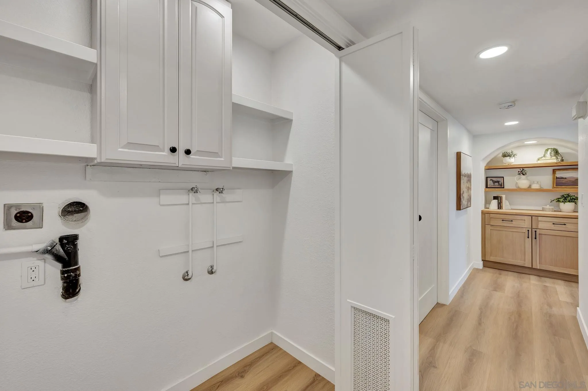 https://cdn.realtyfeed.com/cdn/127/250033865/0b11a5ad5b0b04fbf04483104f7dbc75.webp