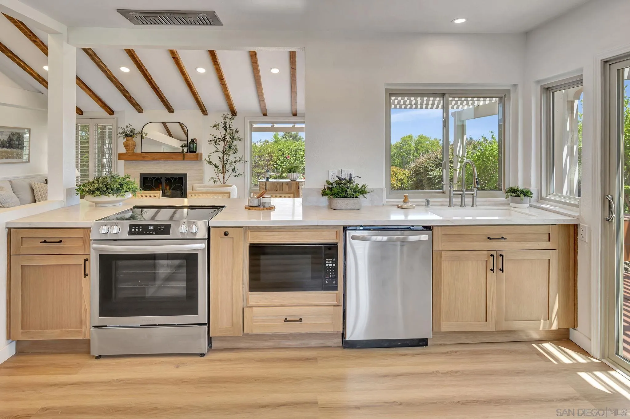 https://cdn.realtyfeed.com/cdn/127/250033865/21ed4403f008c79f32a99ecc7a3ec447.webp