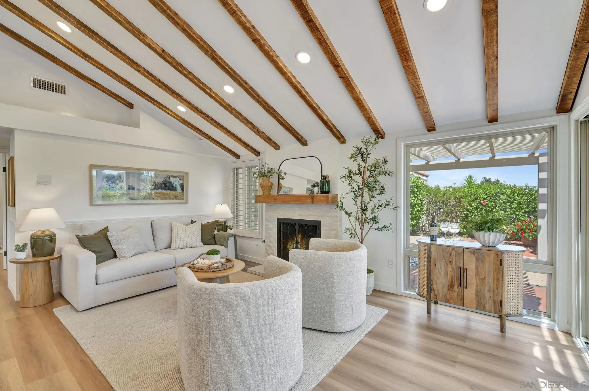https://cdn.realtyfeed.com/cdn/127/250033865/45234321bb1d427d98bafc5ca783ed8f.webp