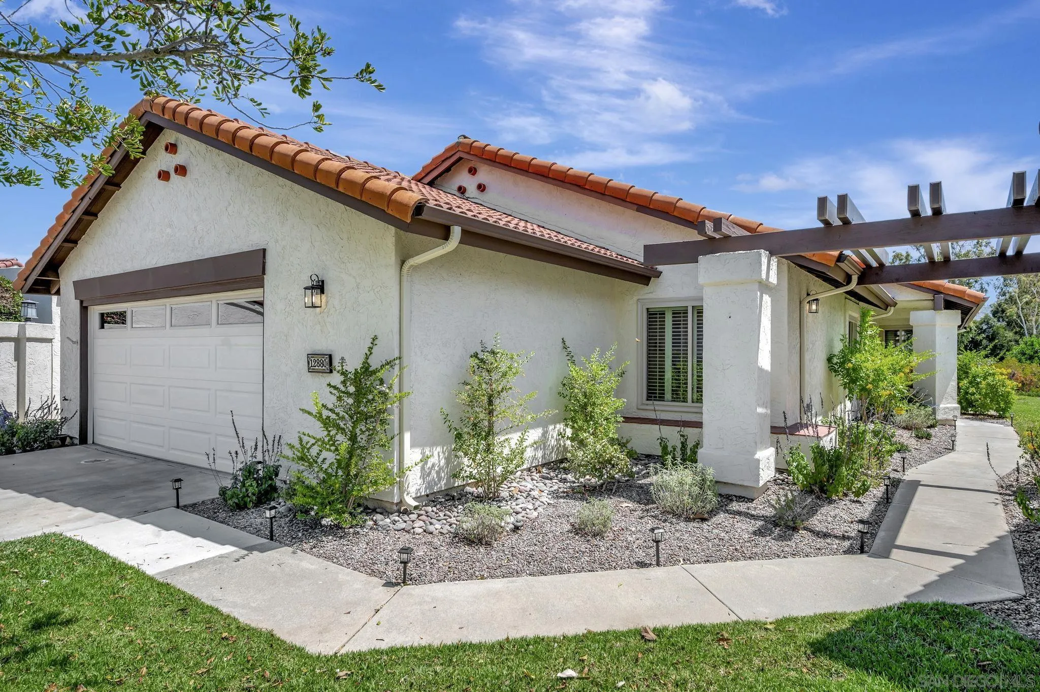 https://cdn.realtyfeed.com/cdn/127/250033865/6bfe935d0ad097dfd1bb26e15f2a40ea.webp