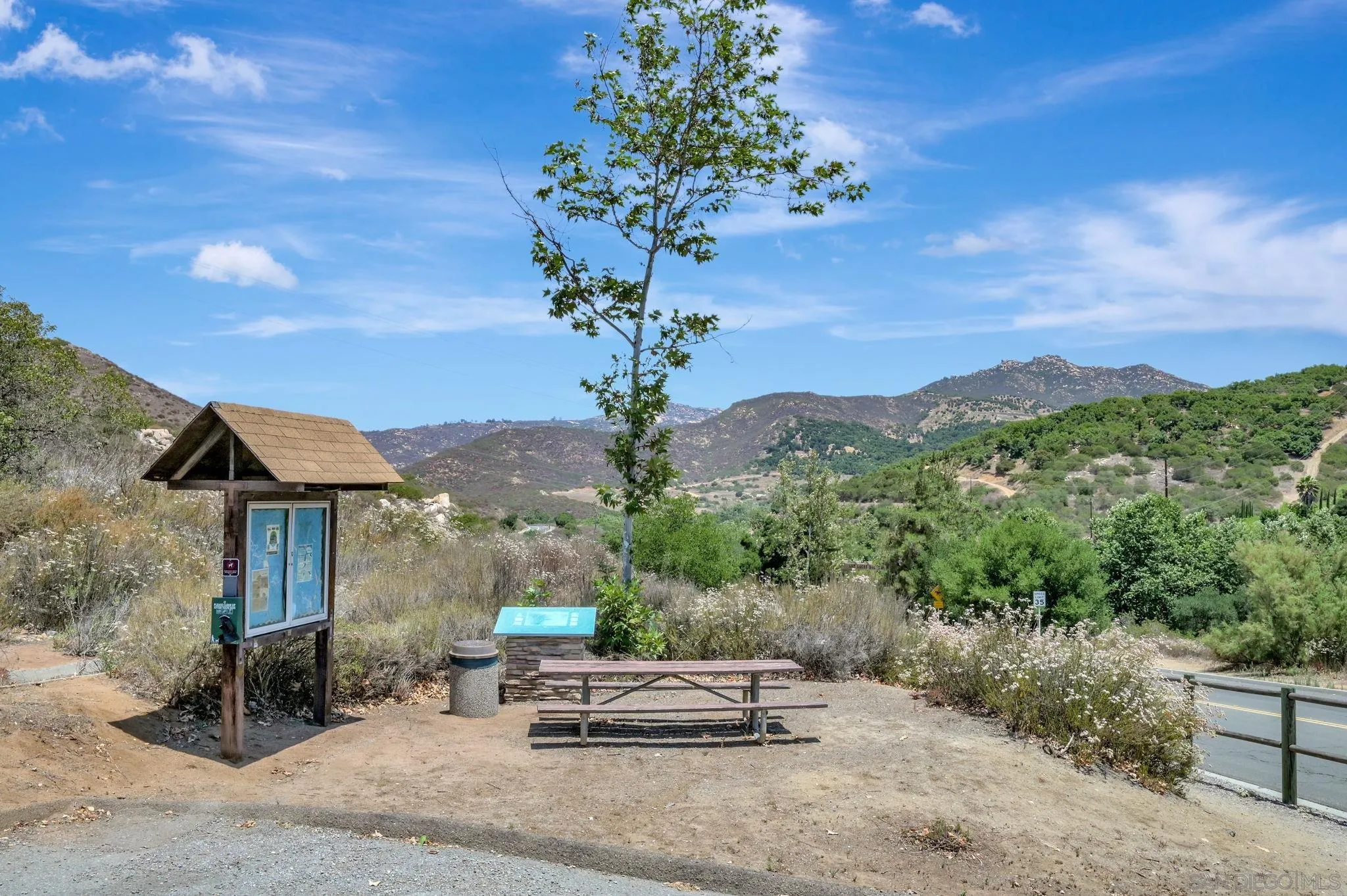 https://cdn.realtyfeed.com/cdn/127/250033865/deef418805471e8bacb6c1b98cc24501.webp