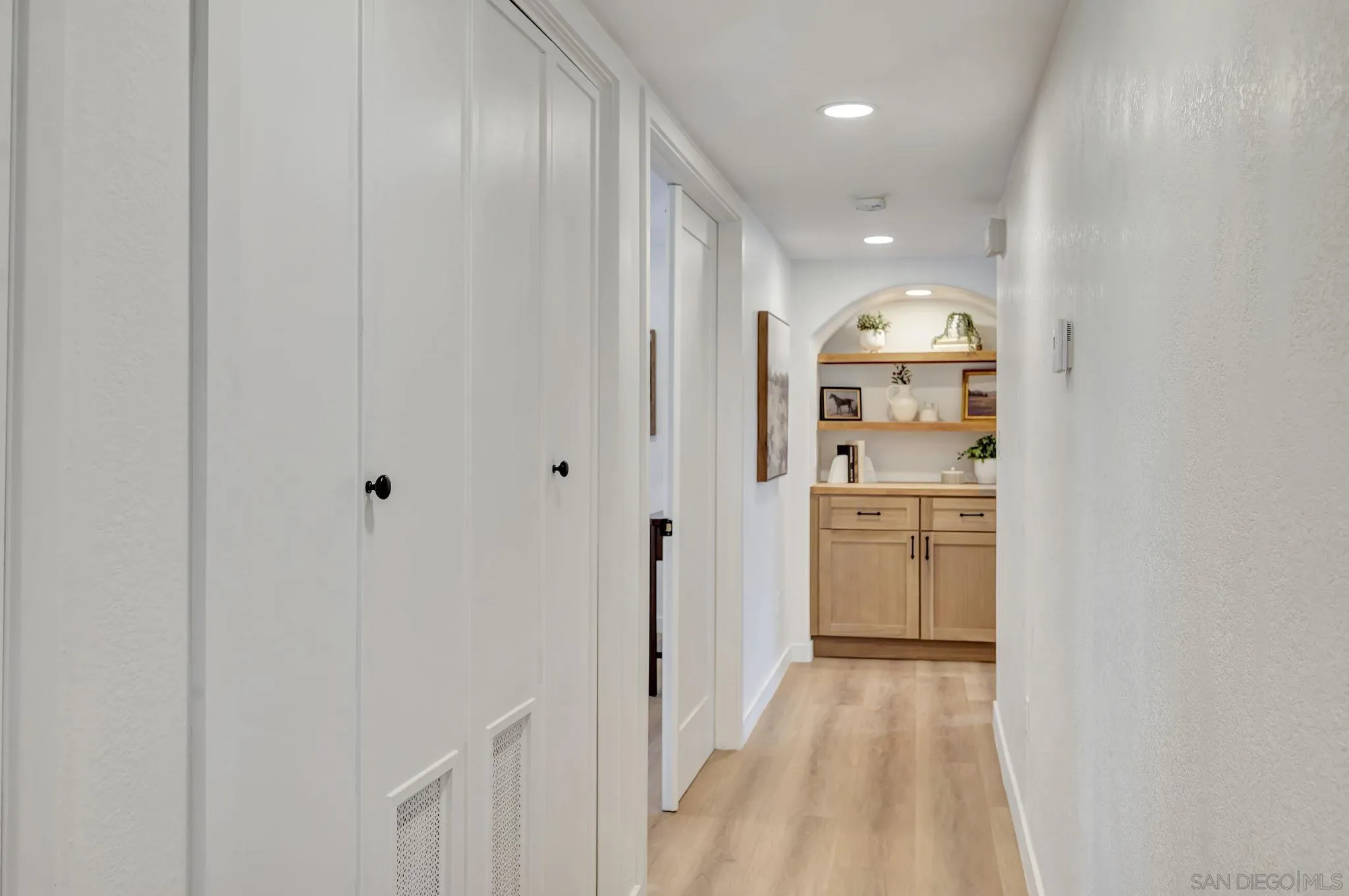 https://cdn.realtyfeed.com/cdn/127/250033865/ea611242eee615de15e1f71a046e9e4a.webp