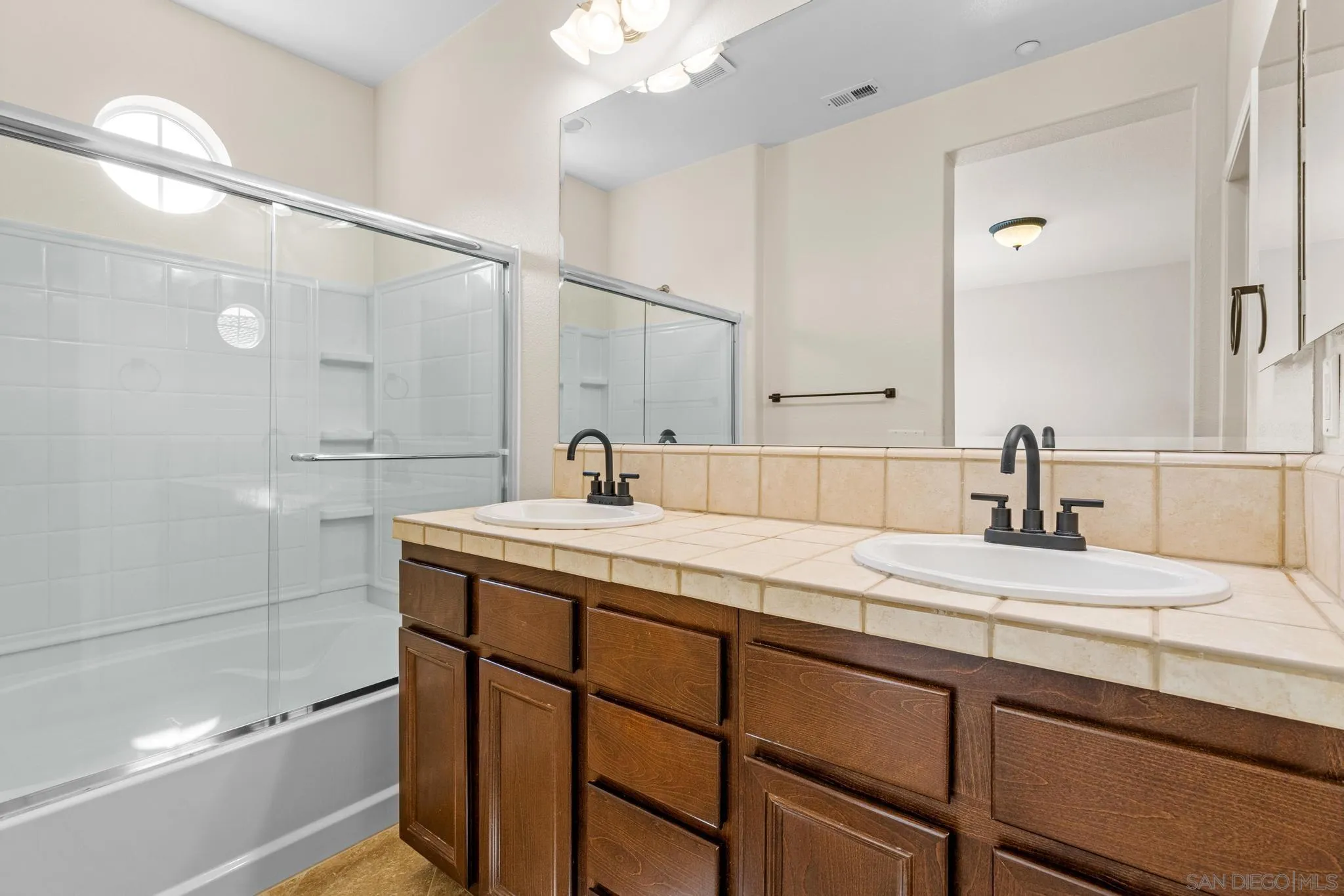 Photo #11: 250033872 Listing: Photo #11