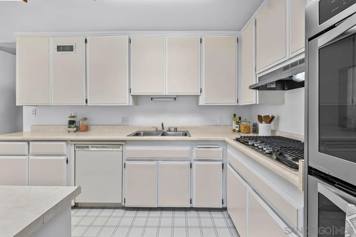 https://cdn.realtyfeed.com/cdn/127/250033882/10e58c4b086d9210ea8d5ac6c1b6e1cb.webp