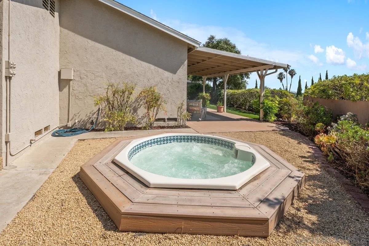 https://cdn.realtyfeed.com/cdn/127/250033882/d56bc872dcf766c1932d61bfe802ee48.webp