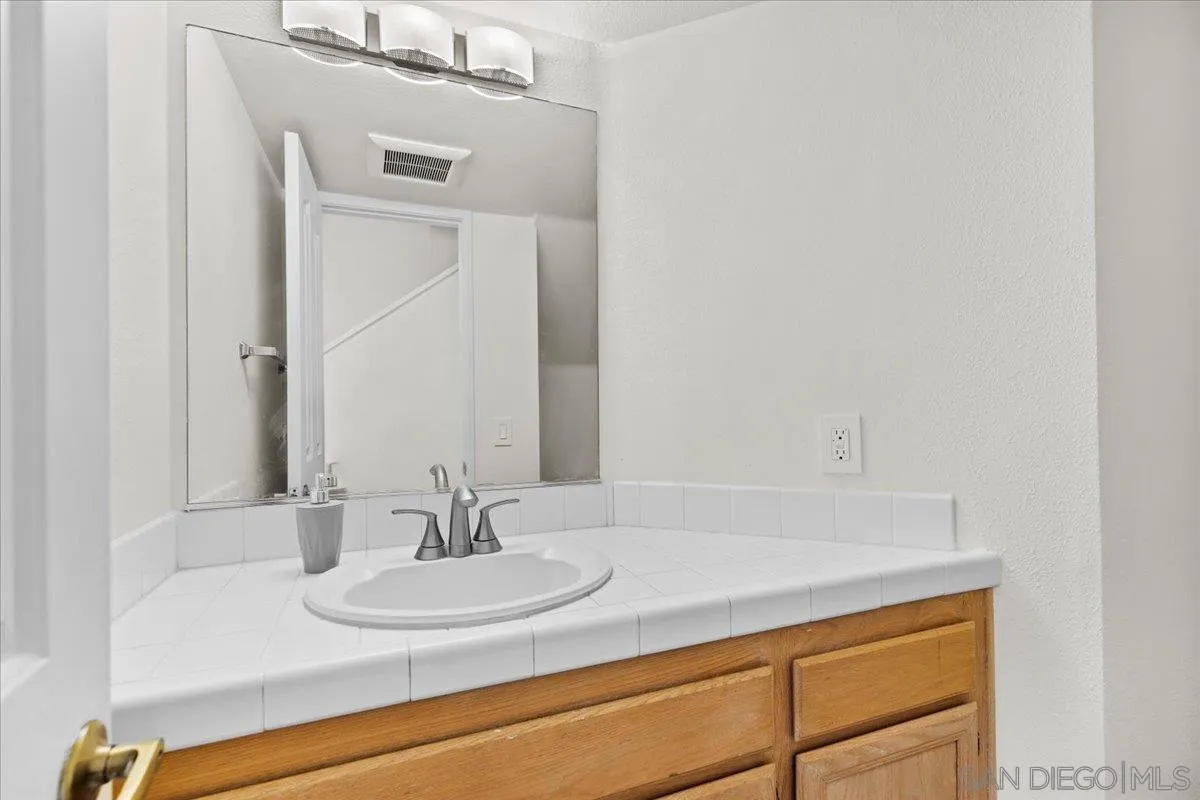 Photo #12: 250033884 Listing: Photo #12