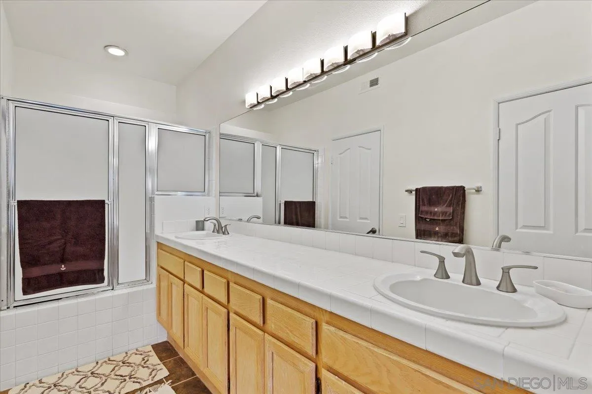 Photo #34: 250033884 Listing: Photo #34