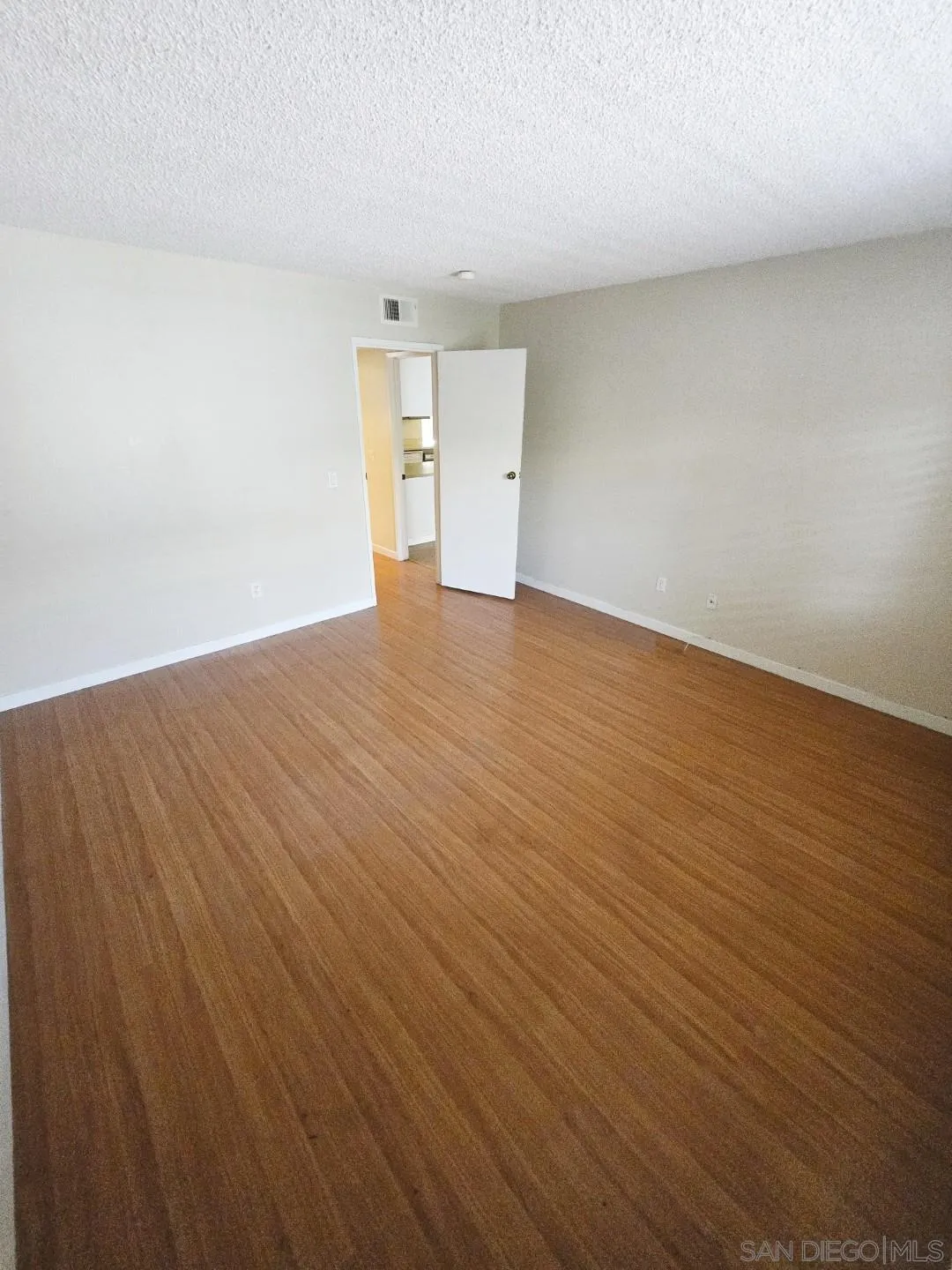 Photo #12: 250033887 Listing: Photo #12