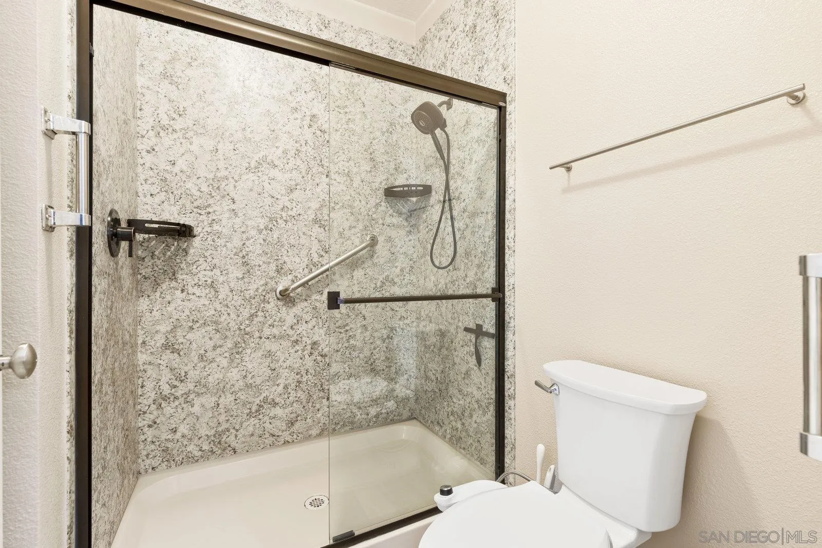 Photo #19: 250033891 Listing: Photo #19