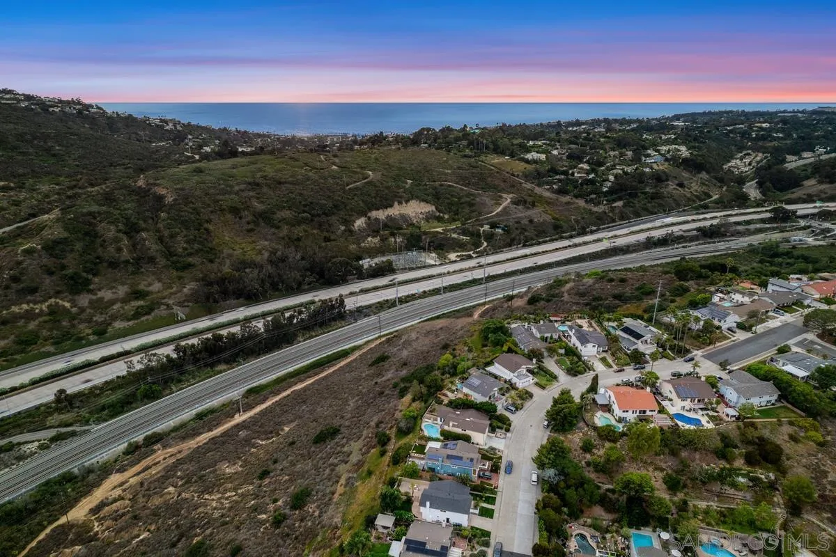 https://cdn.realtyfeed.com/cdn/127/250033893/fe1210183b44dbcf1be32757ee286cf7.webp
