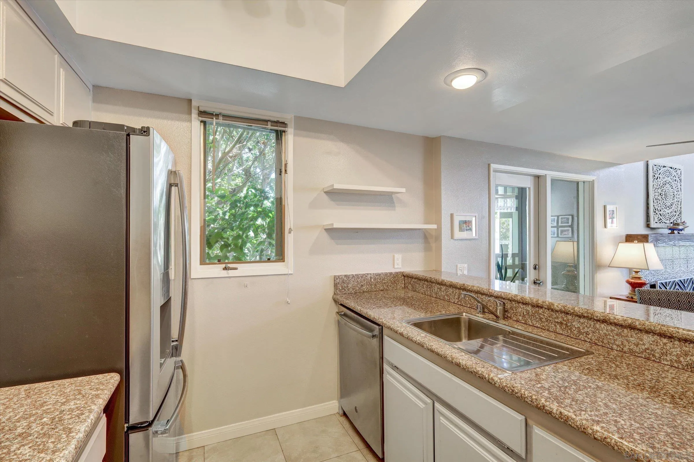 Photo #5: 250033902 Listing 