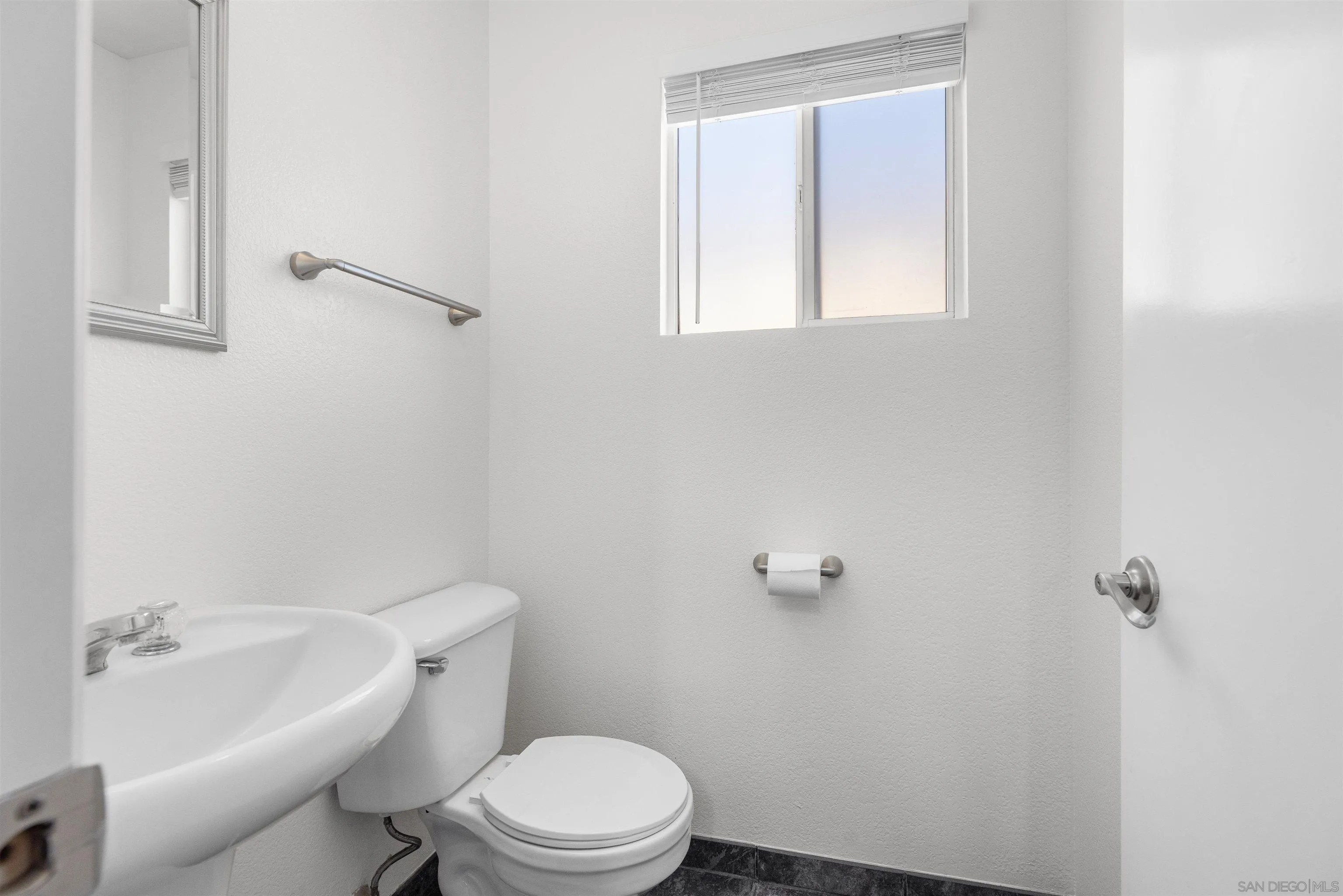 Photo #10: 250033905 Listing: Photo #10