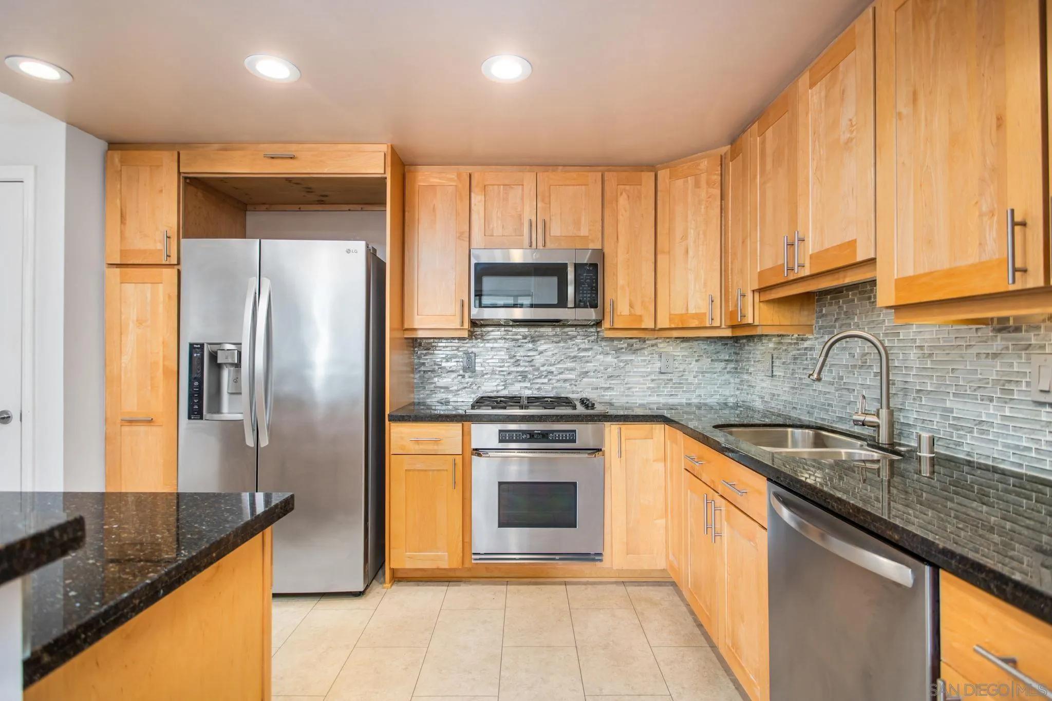 Photo #18: 250033907 Listing: Photo #18
