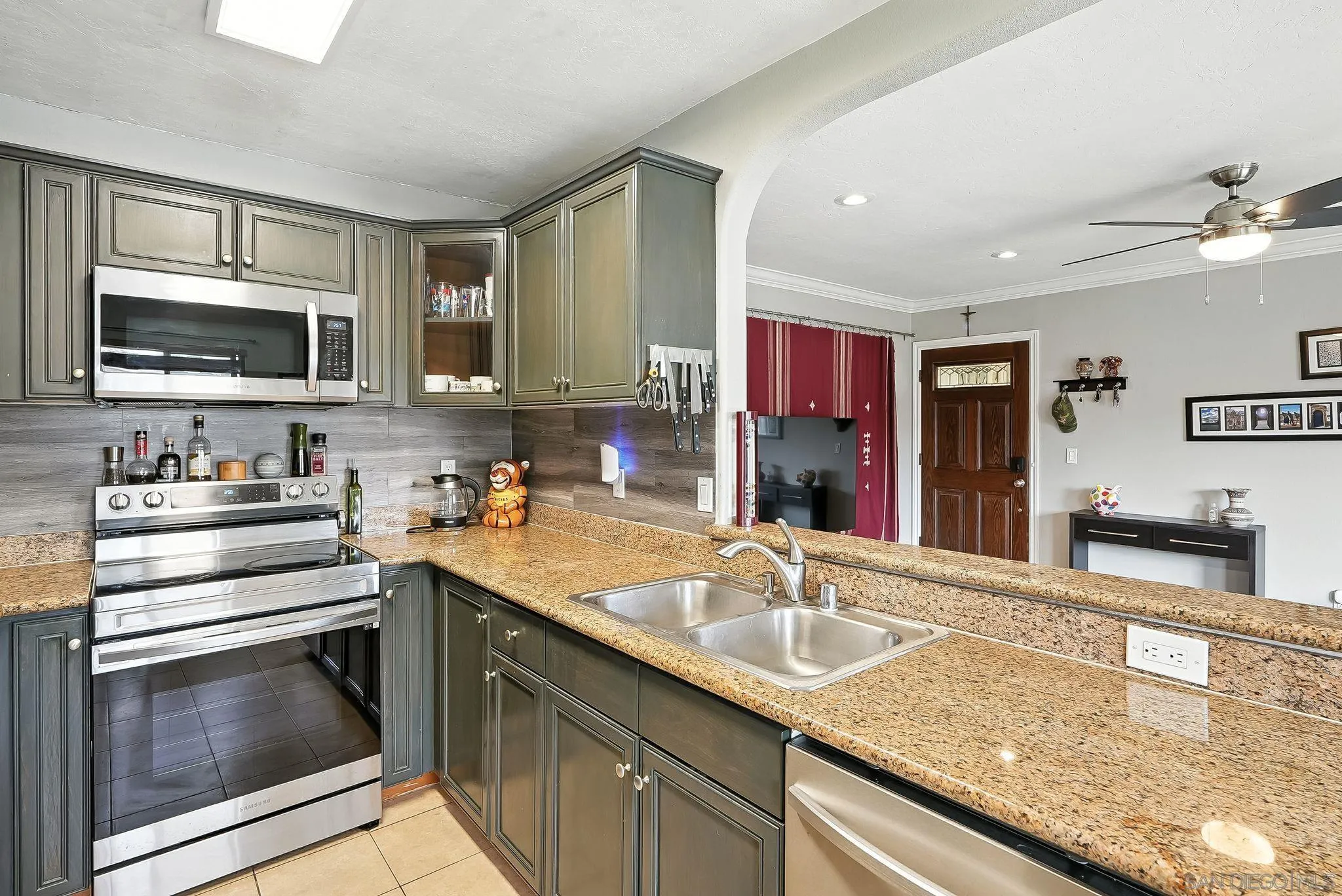 Photo #9: 250033916 Listing: Photo #9
