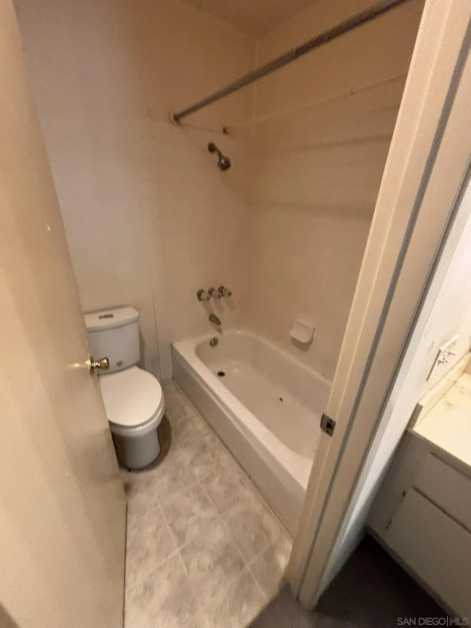 Photo #7: 250033919 Listing: Photo #7